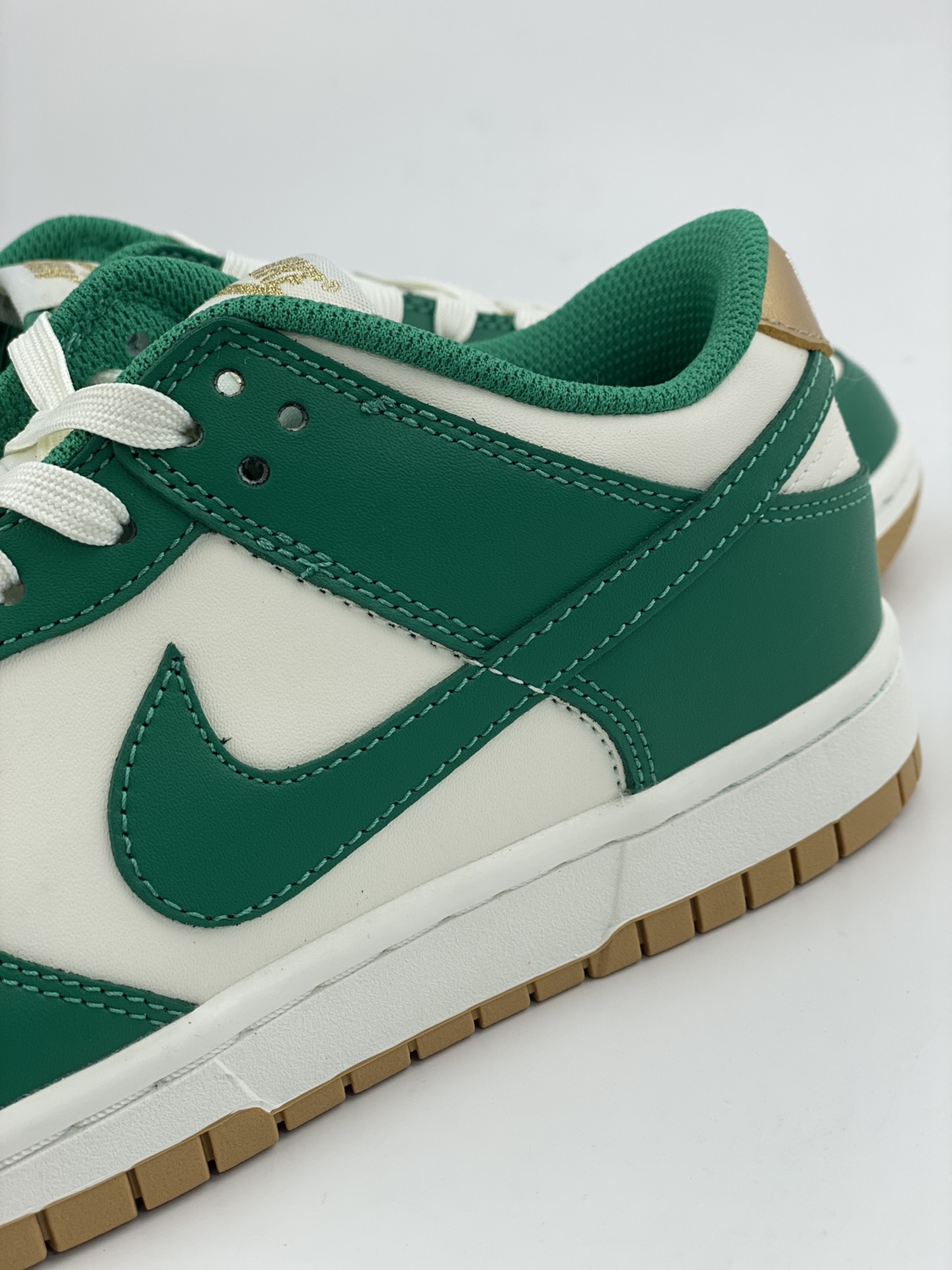 200 Nike SB Dunk Low “Gold Green” 绿白金 FB7173-131