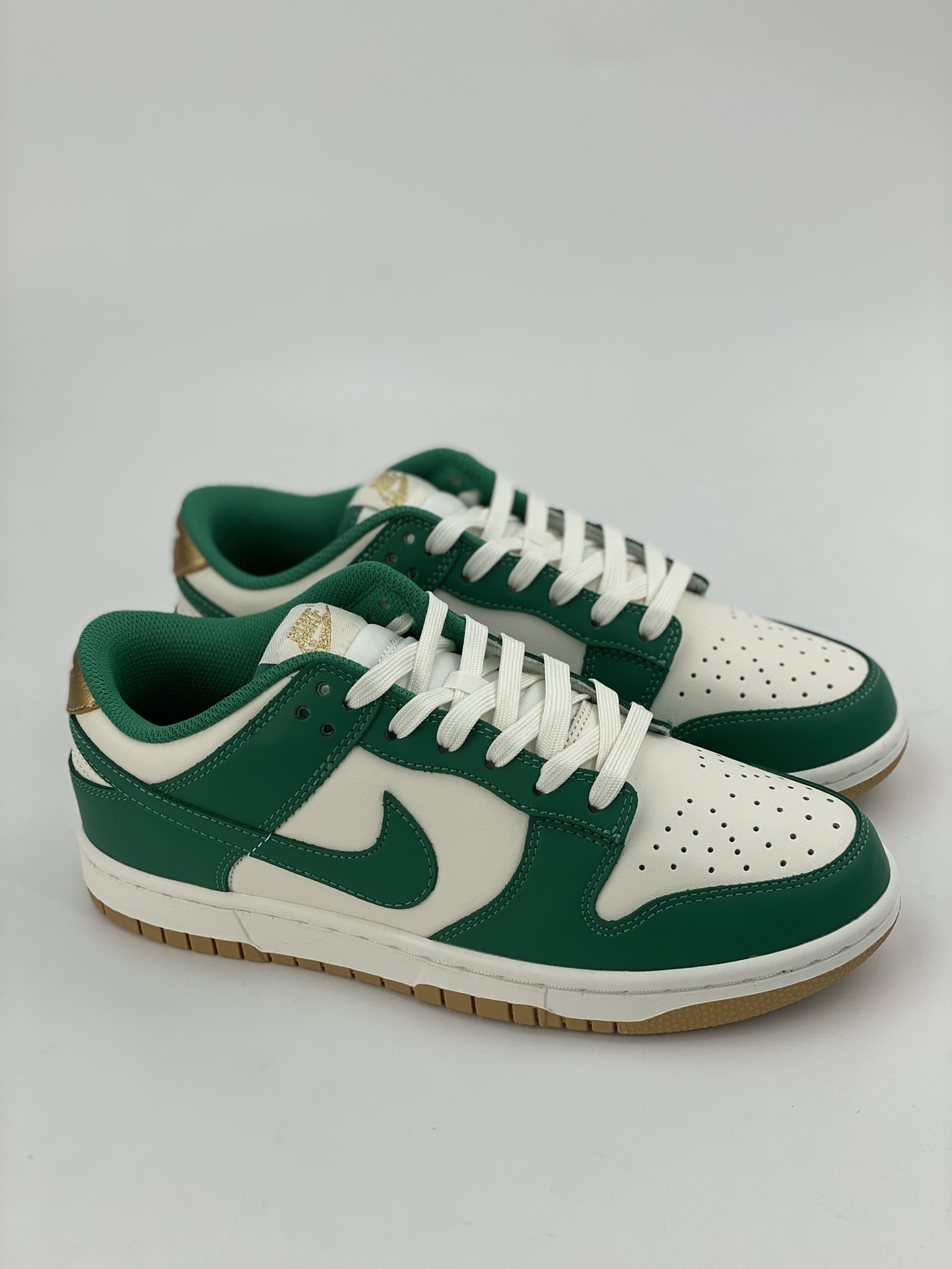 200 Nike SB Dunk Low “Gold Green” 绿白金 FB7173-131