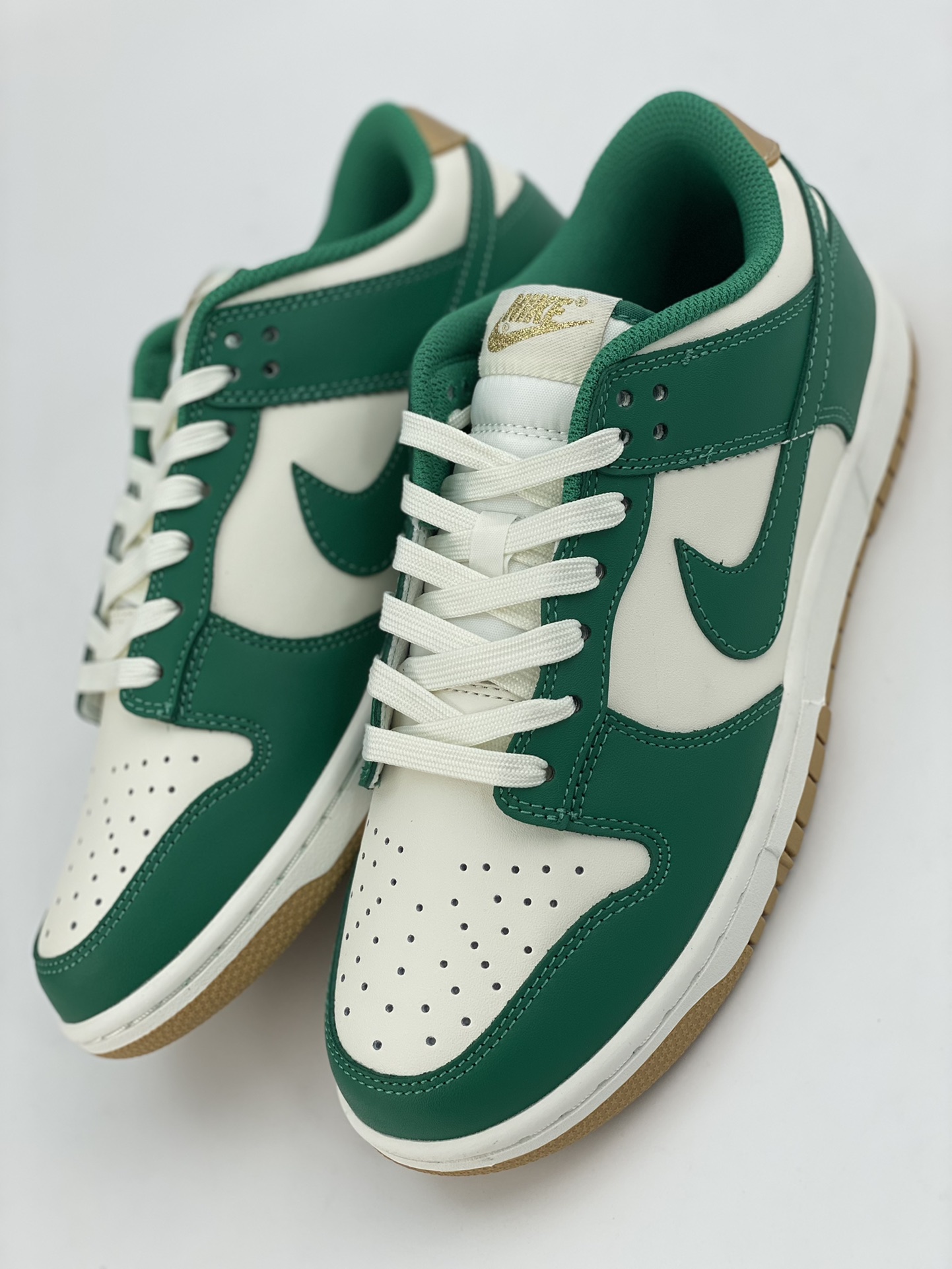 200 Nike SB Dunk Low “Gold Green” 绿白金 FB7173-131