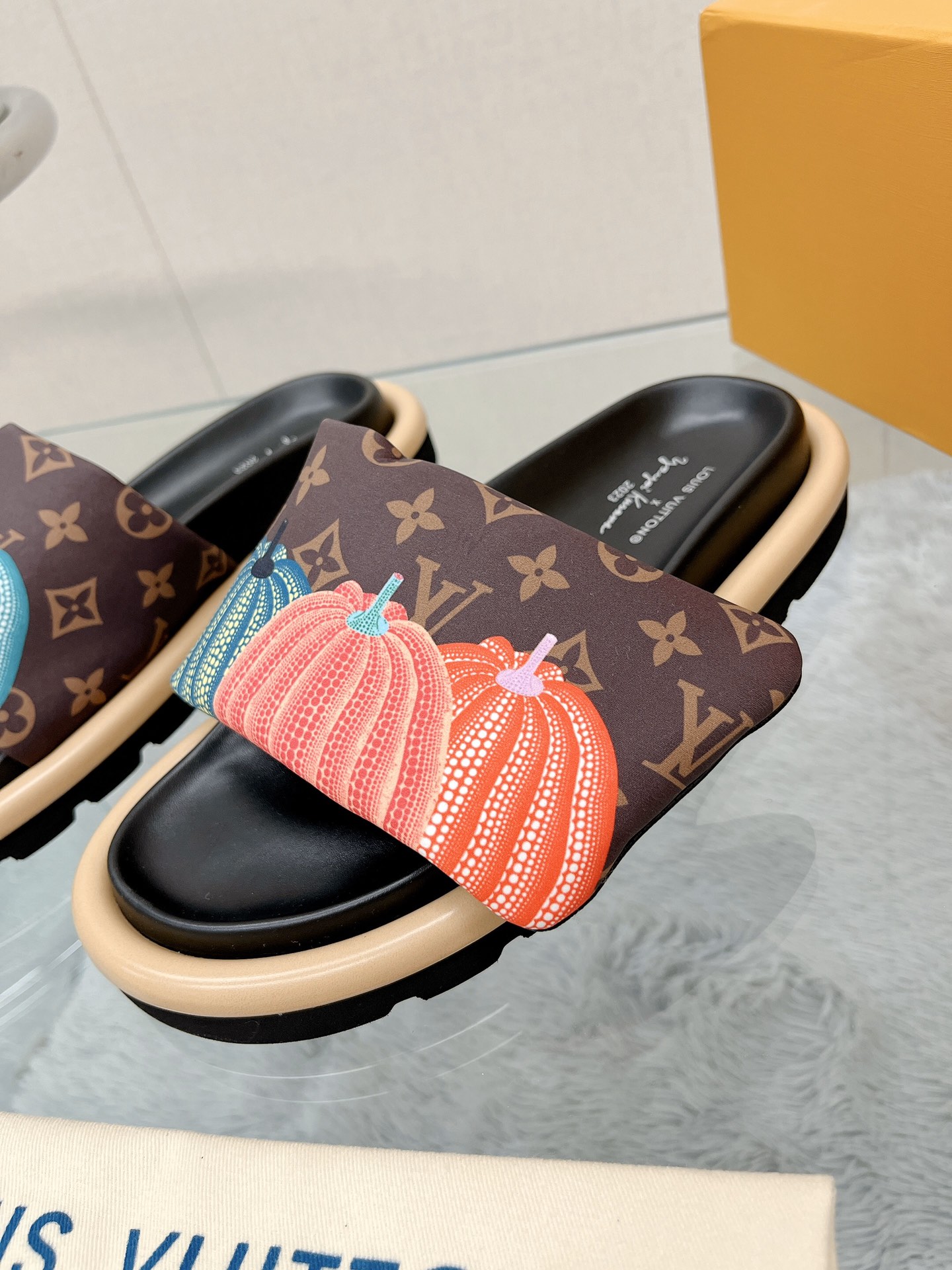 Louis Vuitton loui* vuitte** 23春夏新品魔术贴拖鞋