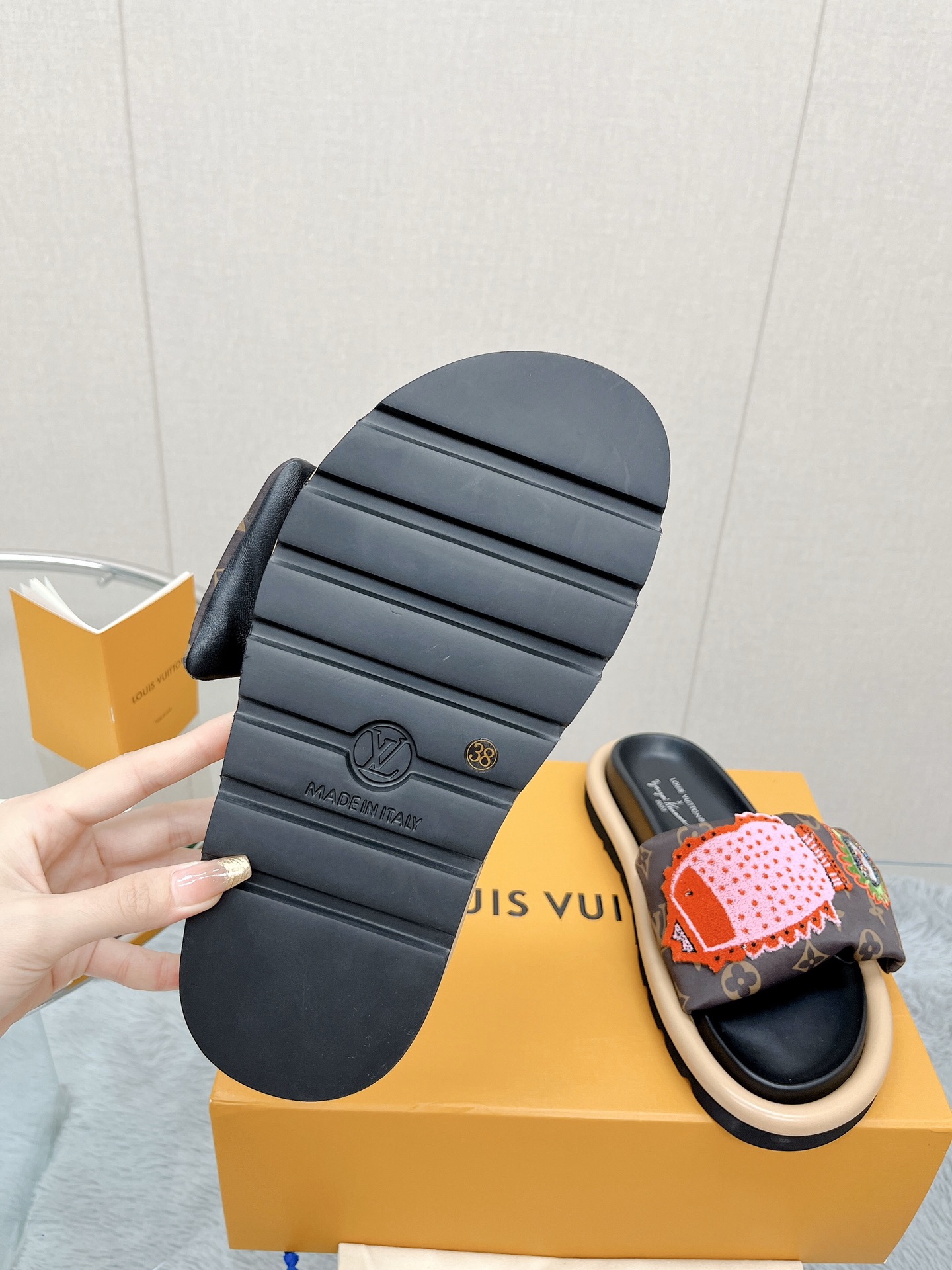 Louis Vuitton loui* vuitte** 23春夏新品魔术贴拖鞋