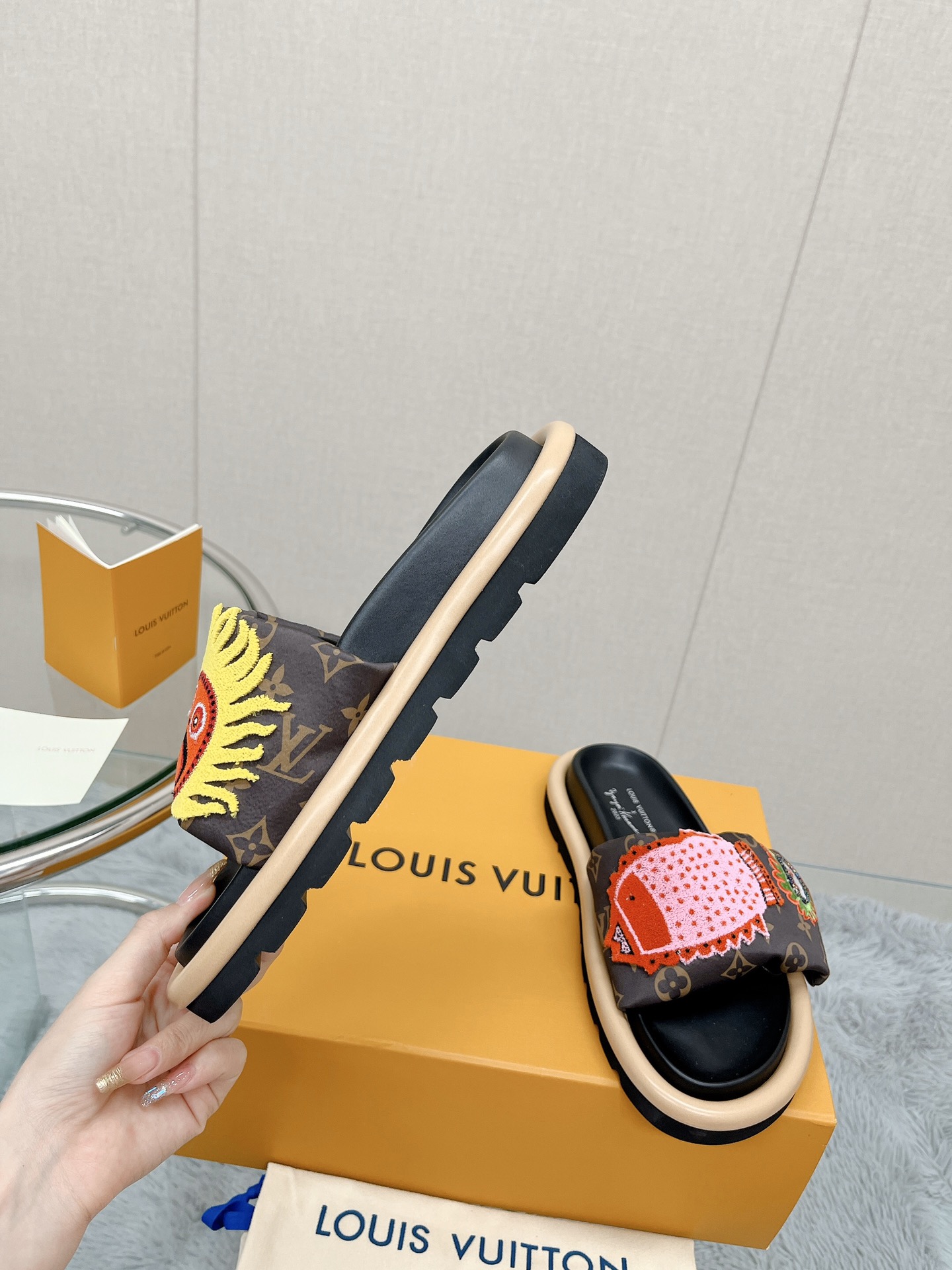 Louis Vuitton loui* vuitte** 23春夏新品魔术贴拖鞋