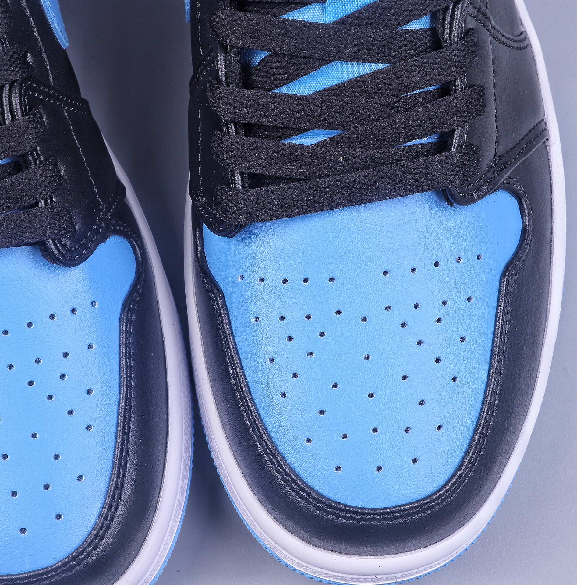 180 外贸 Air Jordan 1 Low AJ1 低帮复古运动篮球鞋 “黑篮脚趾” 553558-041