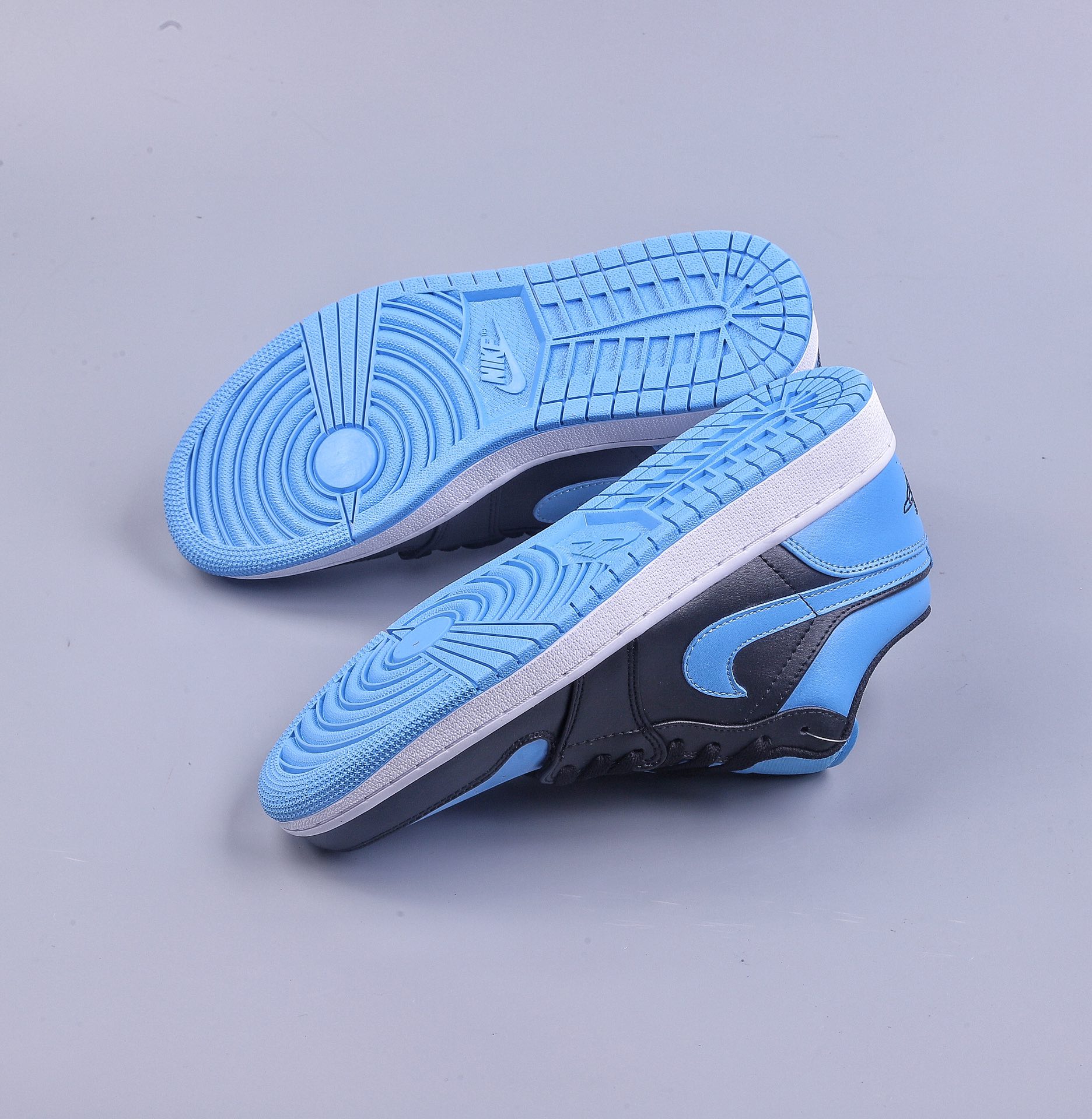 180 外贸 Air Jordan 1 Low AJ1 低帮复古运动篮球鞋 “黑篮脚趾” 553558-041