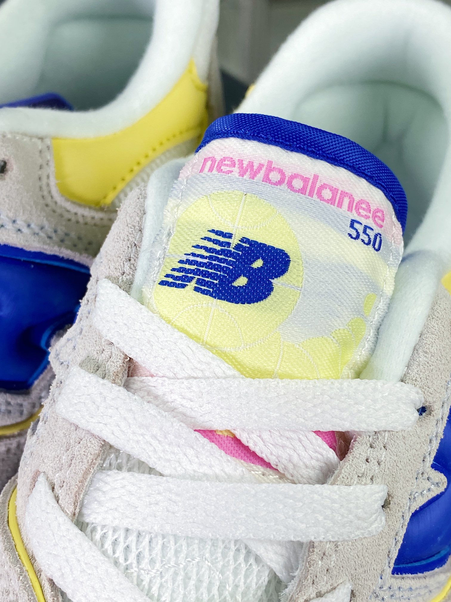 200 新百伦New Balance BB550系列经典复古低帮休闲运动篮球板鞋“翻毛浅灰宝蓝黄粉”BB550DB