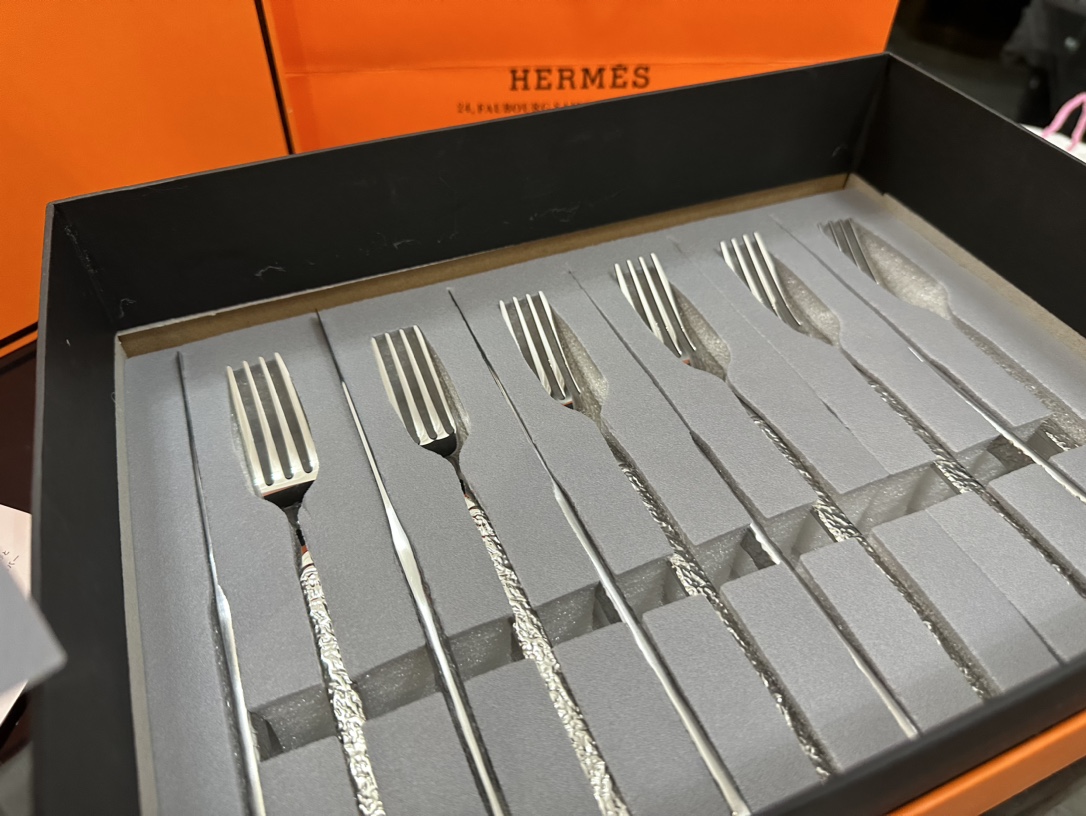 Hermès 24-Piece Flatware Set (Service for 6 - Comprehensive 8