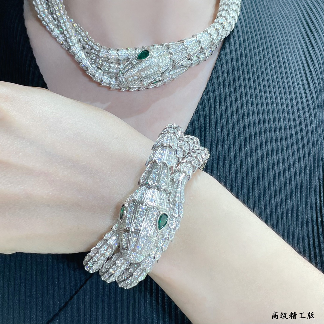 “Snake Bracelet: Symbolism, History, and Quality Comparison in Arjun Bogley’s Collection”