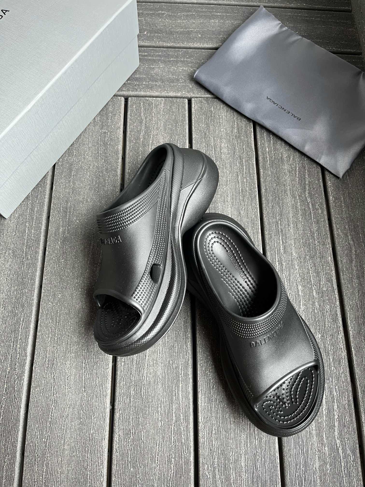 Сандалии Balenciaga x Crocs P270 женские