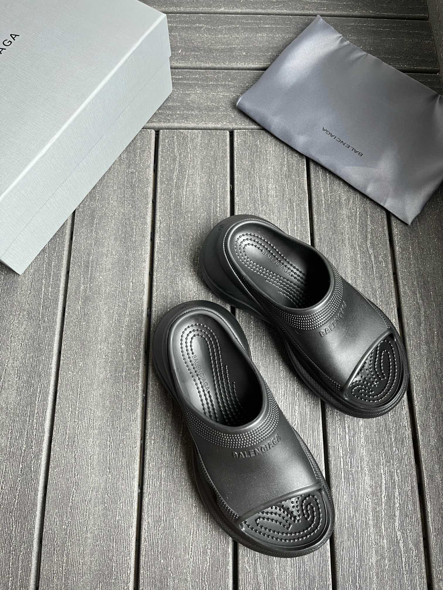 Сандалии Balenciaga x Crocs P270 женские