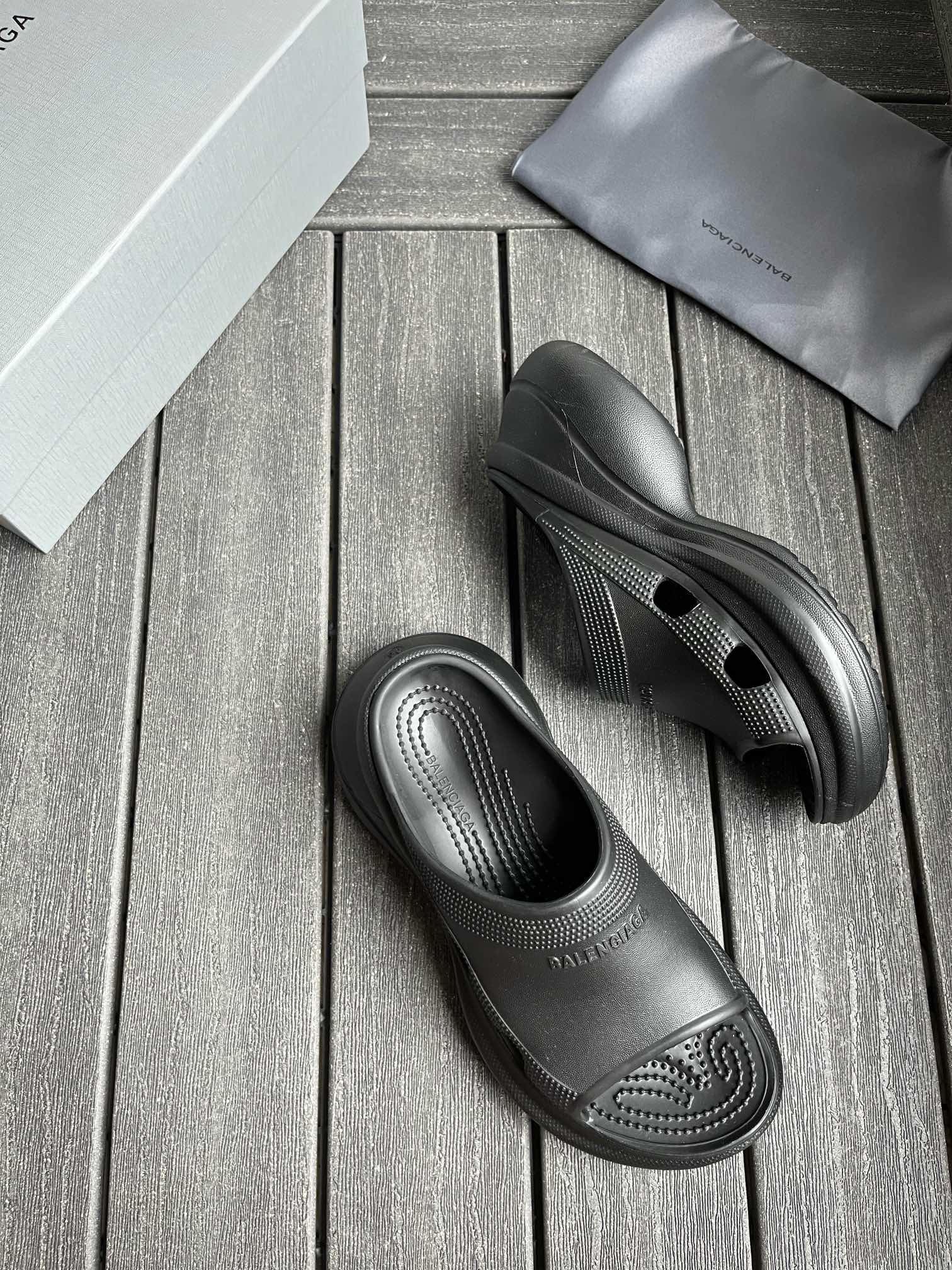 Сандалии Balenciaga x Crocs P270 женские