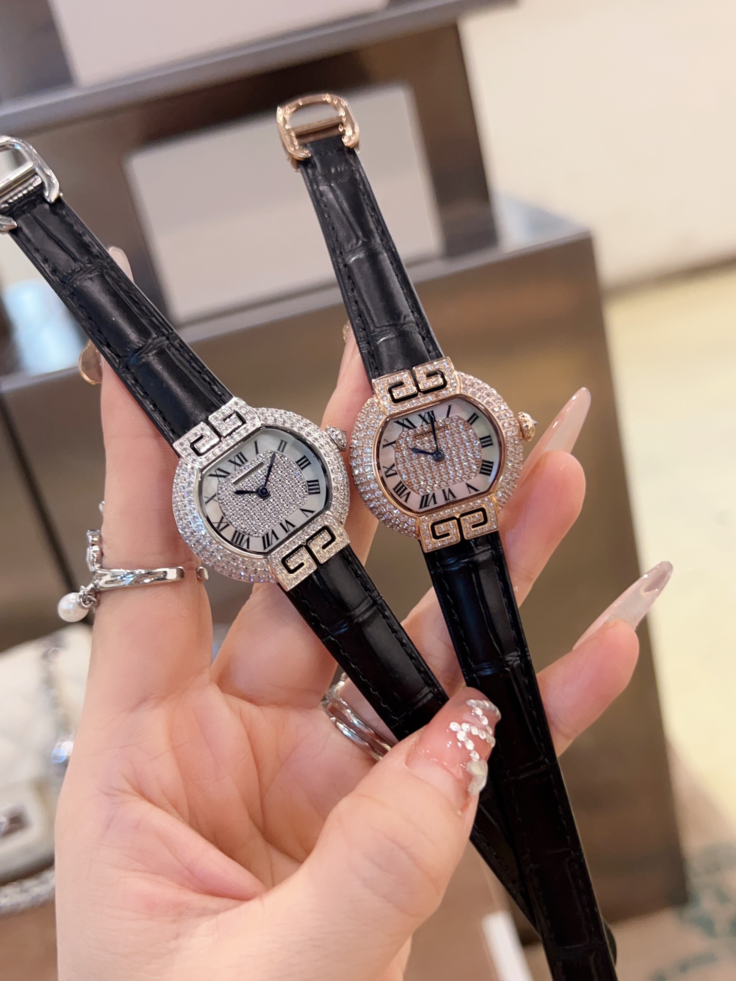 Cartier CARTIER 卡地亚-—Tortue（龟形） 整体更接近原装字体 皮表则升级为 头层意大利
