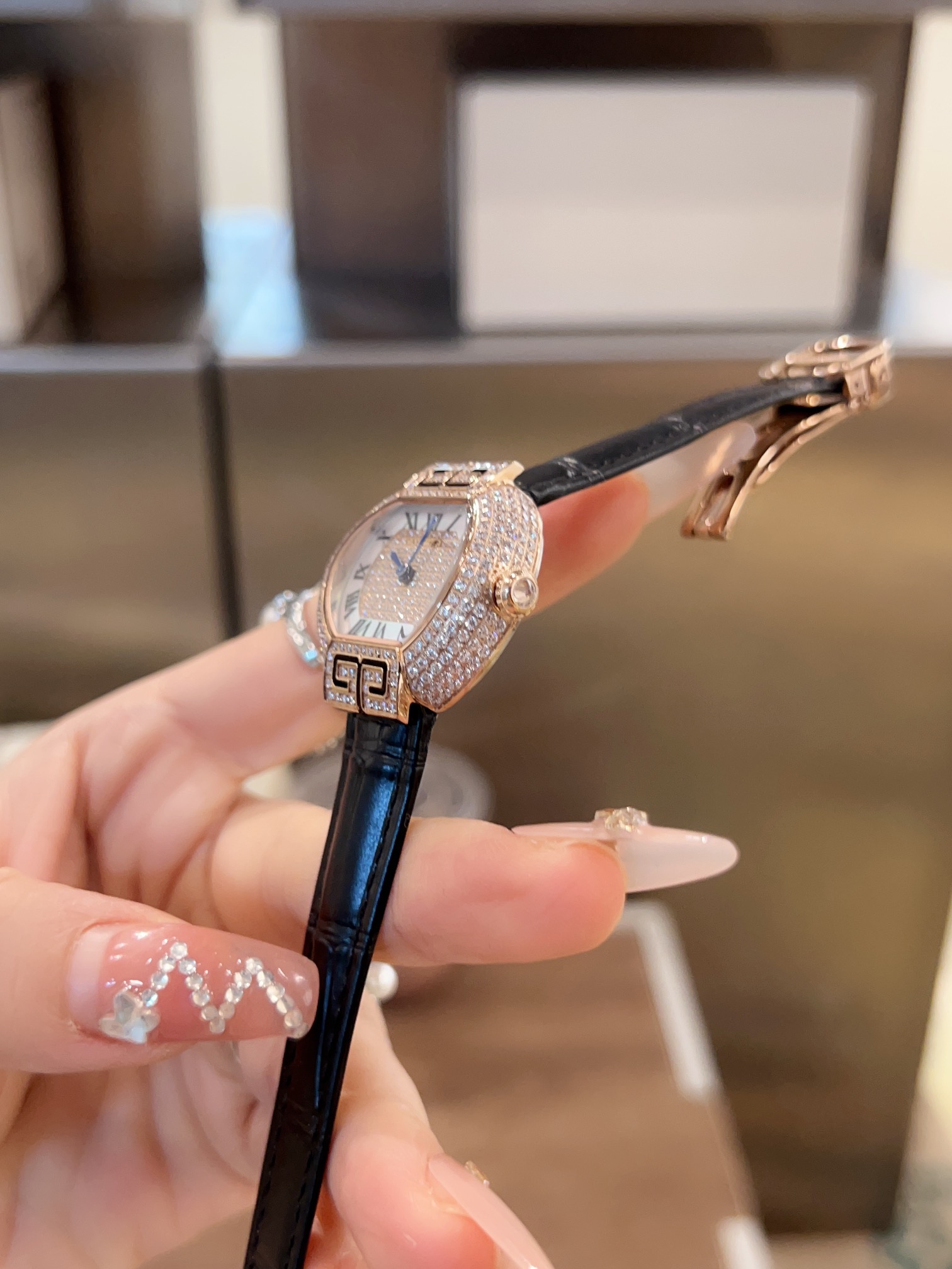 Cartier CARTIER 卡地亚-—Tortue（龟形） 整体更接近原装字体 皮表则升级为 头层意大利
