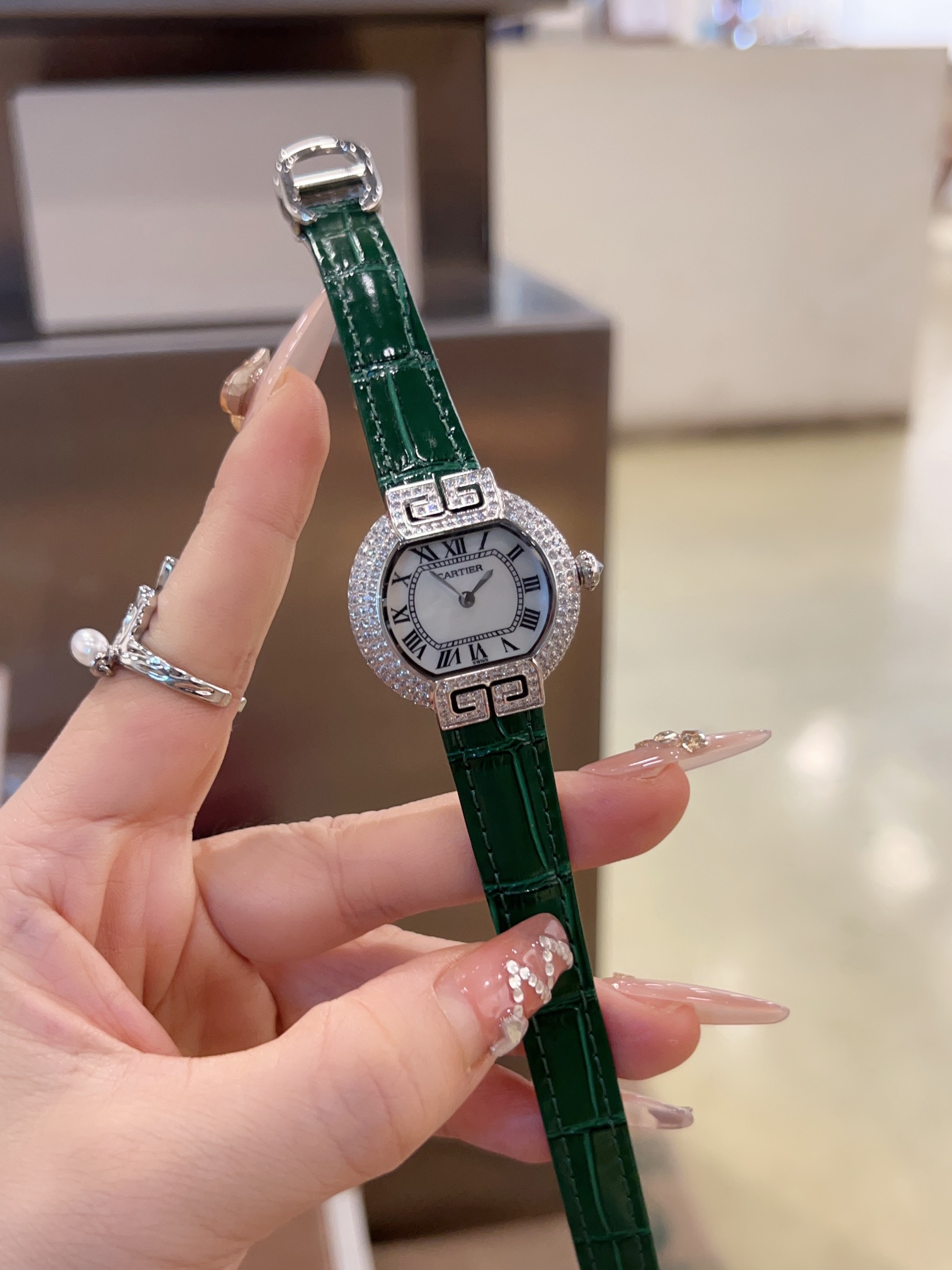 Cartier CARTIER 卡地亚-—Tortue（龟形） 整体更接近原装字体 皮表则升级为 头层意大利