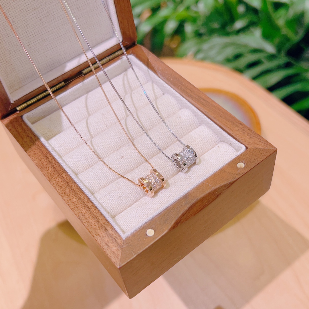 Hypoallergenic Silver Necklace Unique New Year Gold