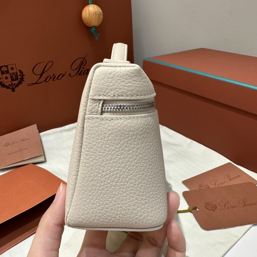 L19浅米色ExtrapocketL19系列手提/斜挎包不被定义的生活才最自在就像loropiana的材