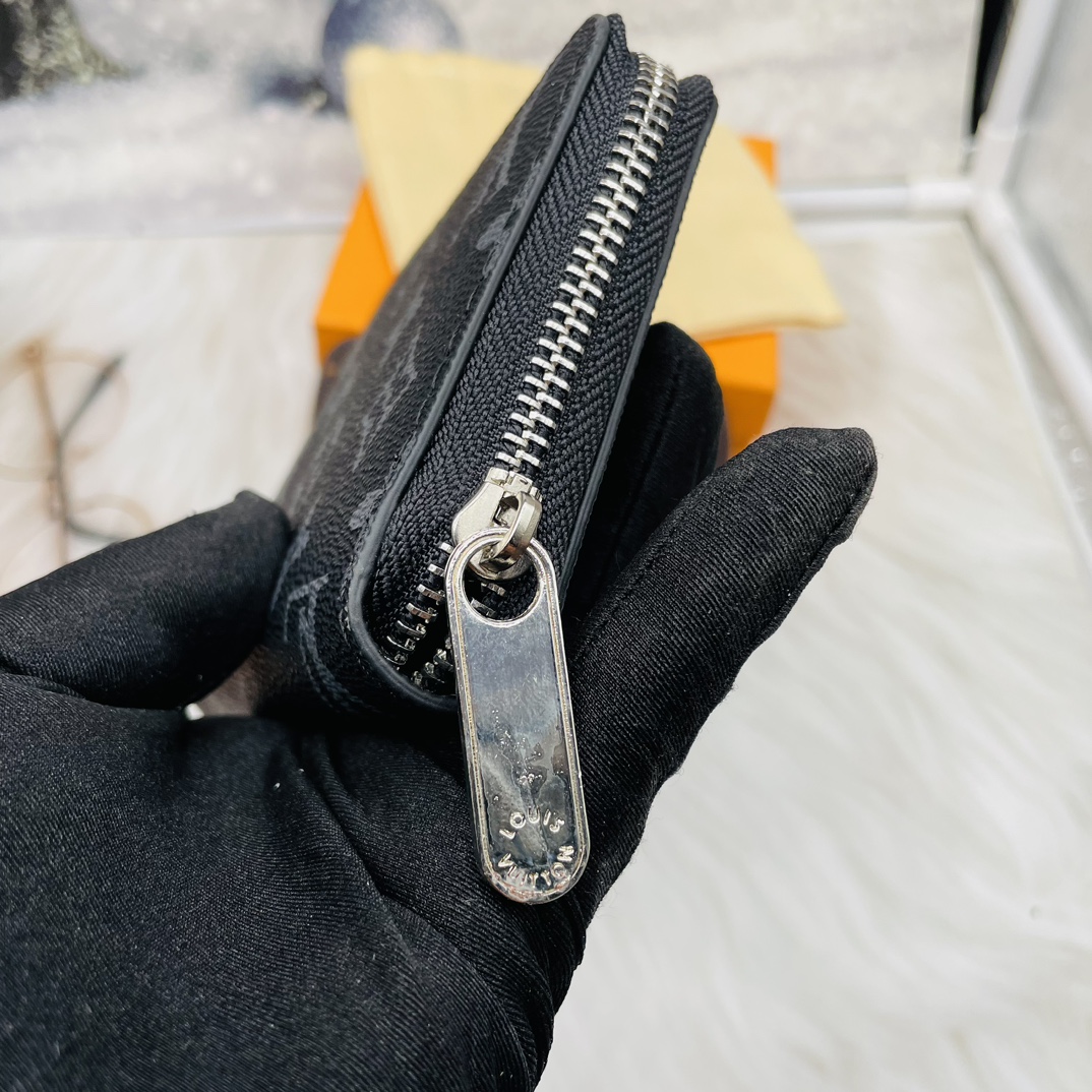 Leather bifold wallet color options