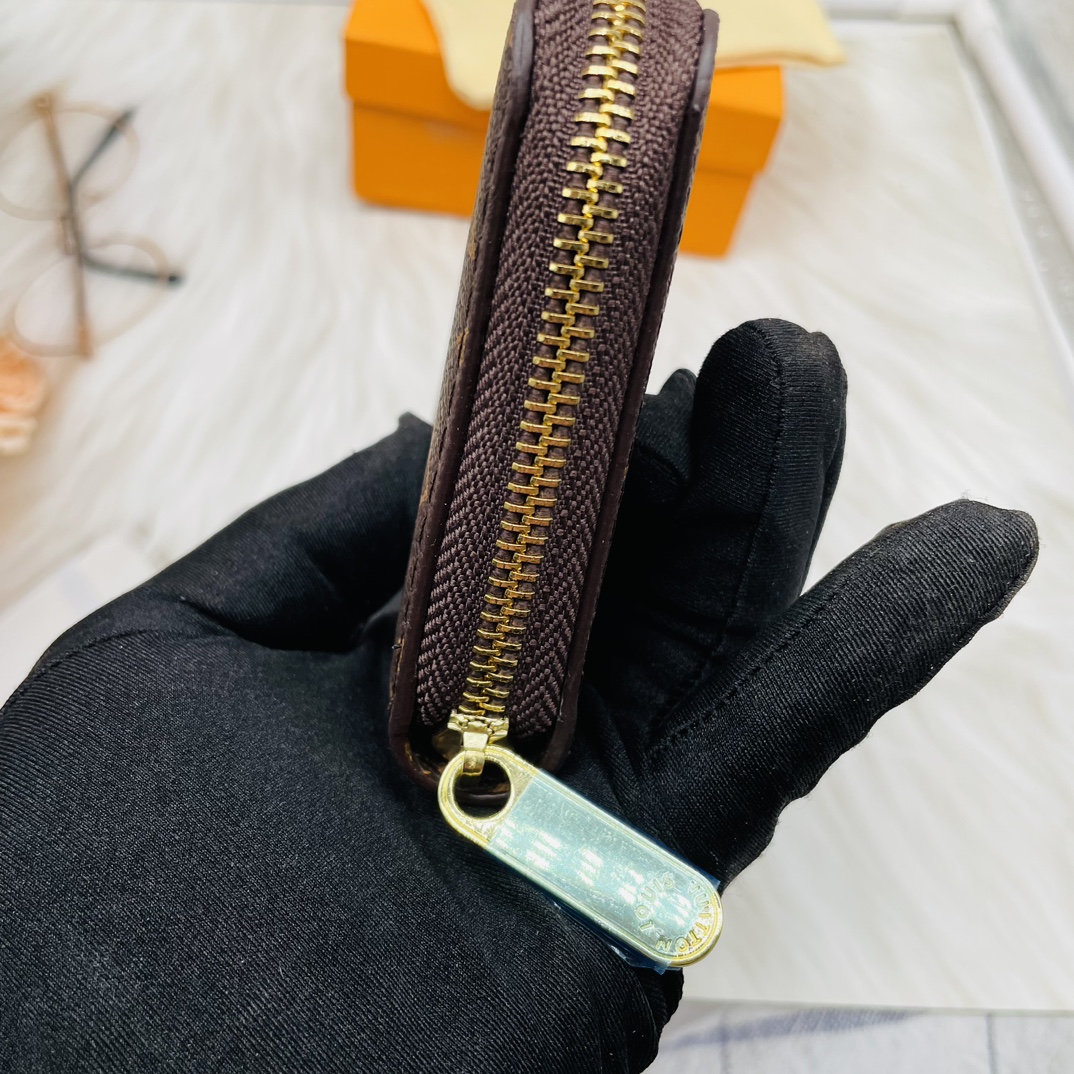 Bifold wallet with cards and cash inside