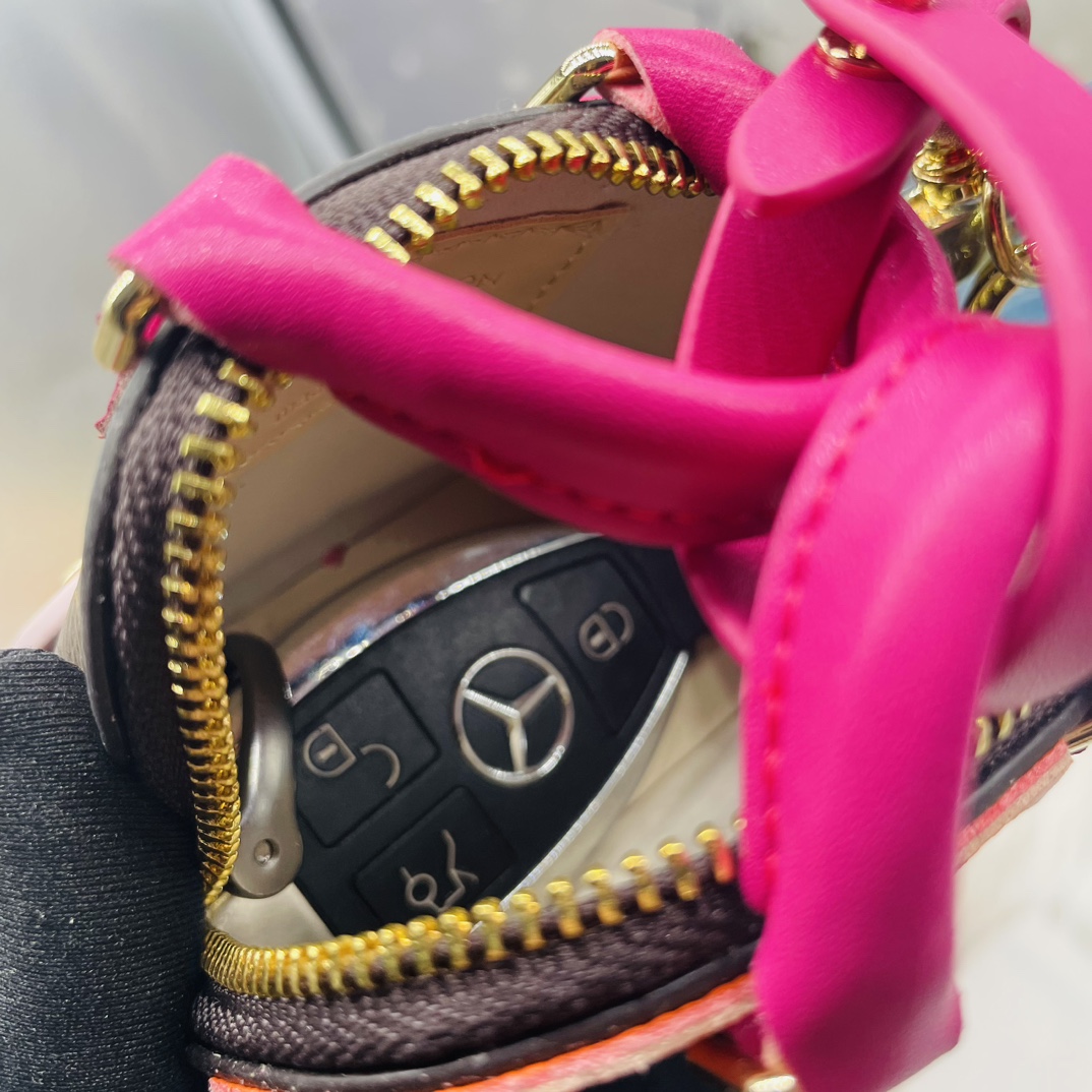 Rose red mini bag lifestyle photo