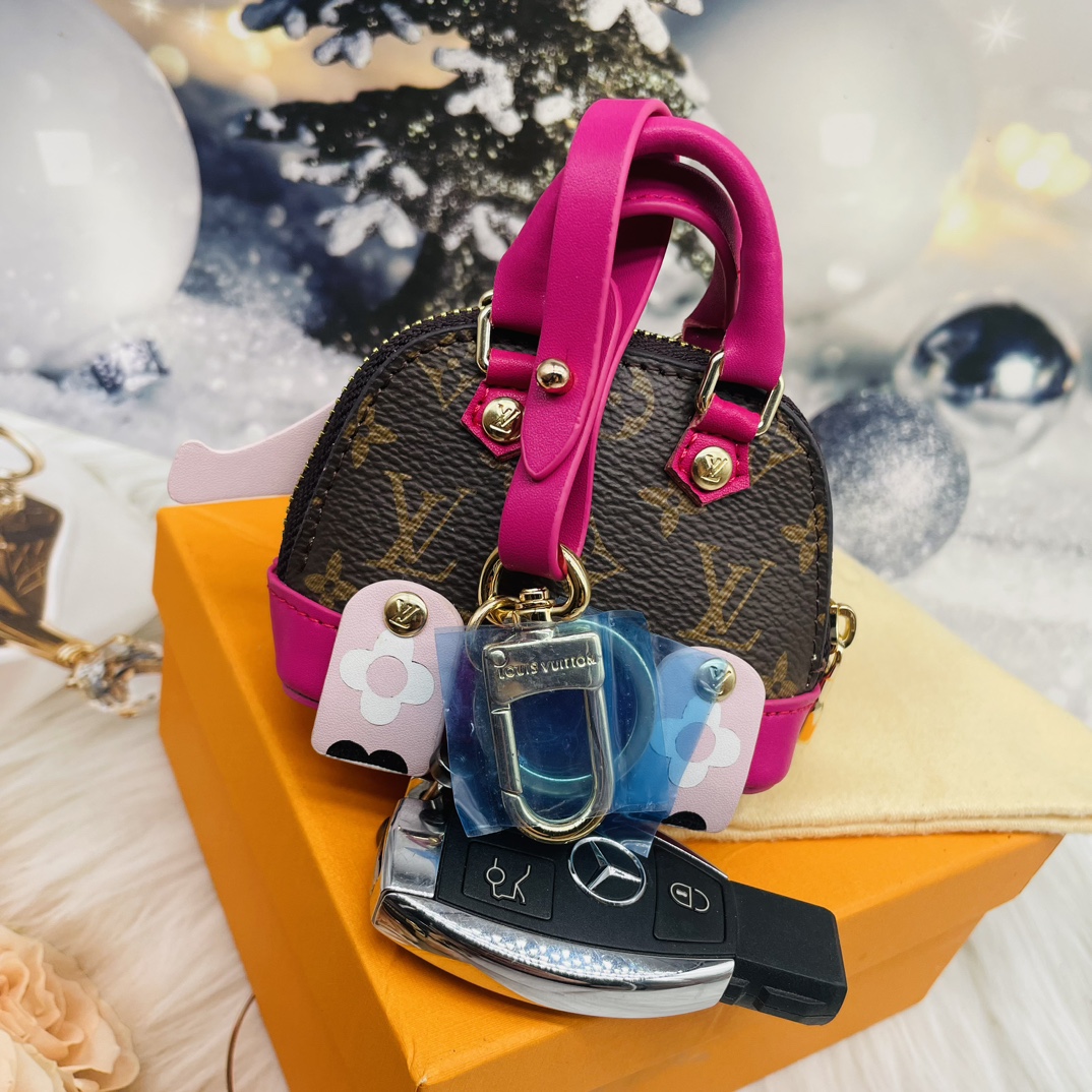 Rose red mini bag buckle detail