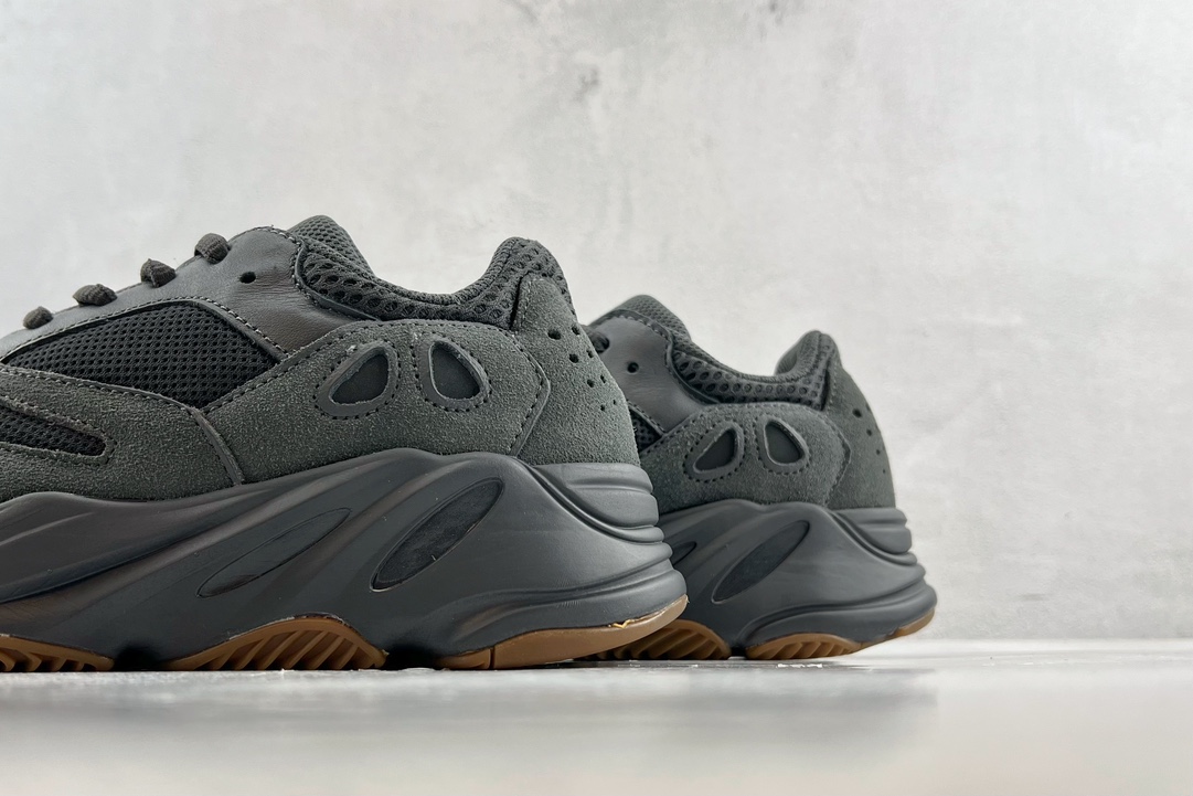 Adidas Yeezy Boost 700 "Utility Black"