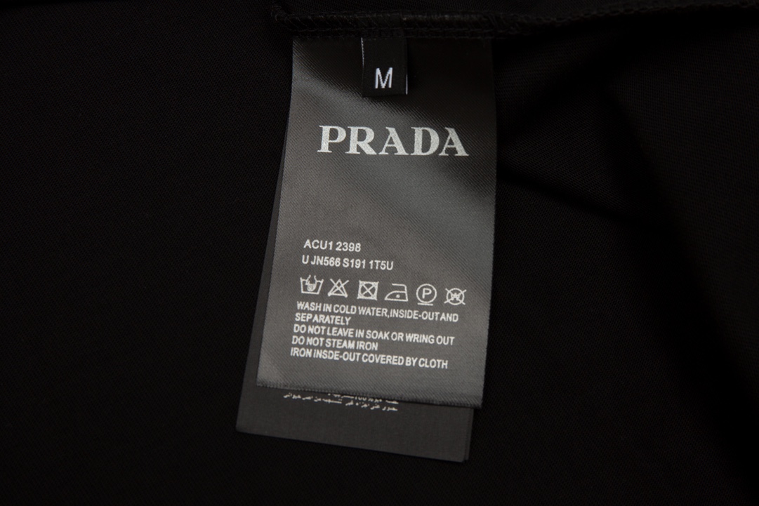 170 Prada 23ss胸前三角标短袖