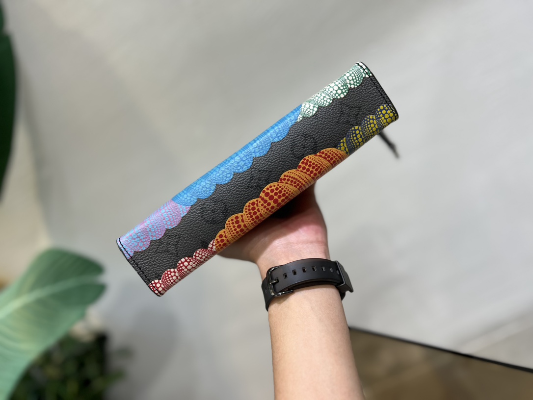 The Alpha Wearable Wallet combines Monogram Eclipse canvas with leather - Bag 4