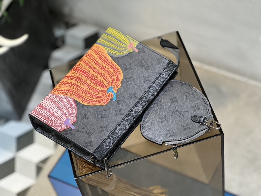 The Alpha Wearable Wallet combines Monogram Eclipse canvas with leather - Bag 5