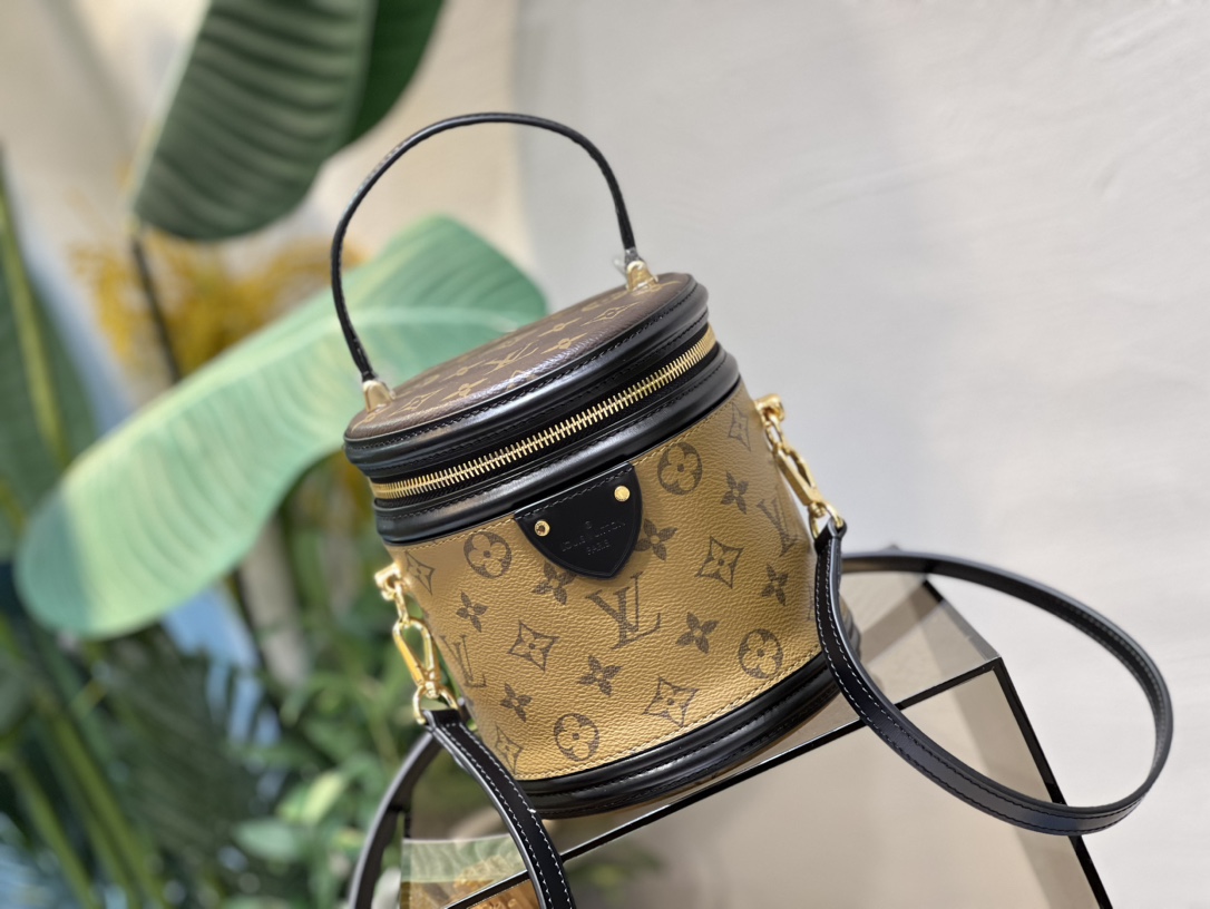Louis Vuitton Haute Couture Classic Luxury Handbag Shoulder Crossbody 2