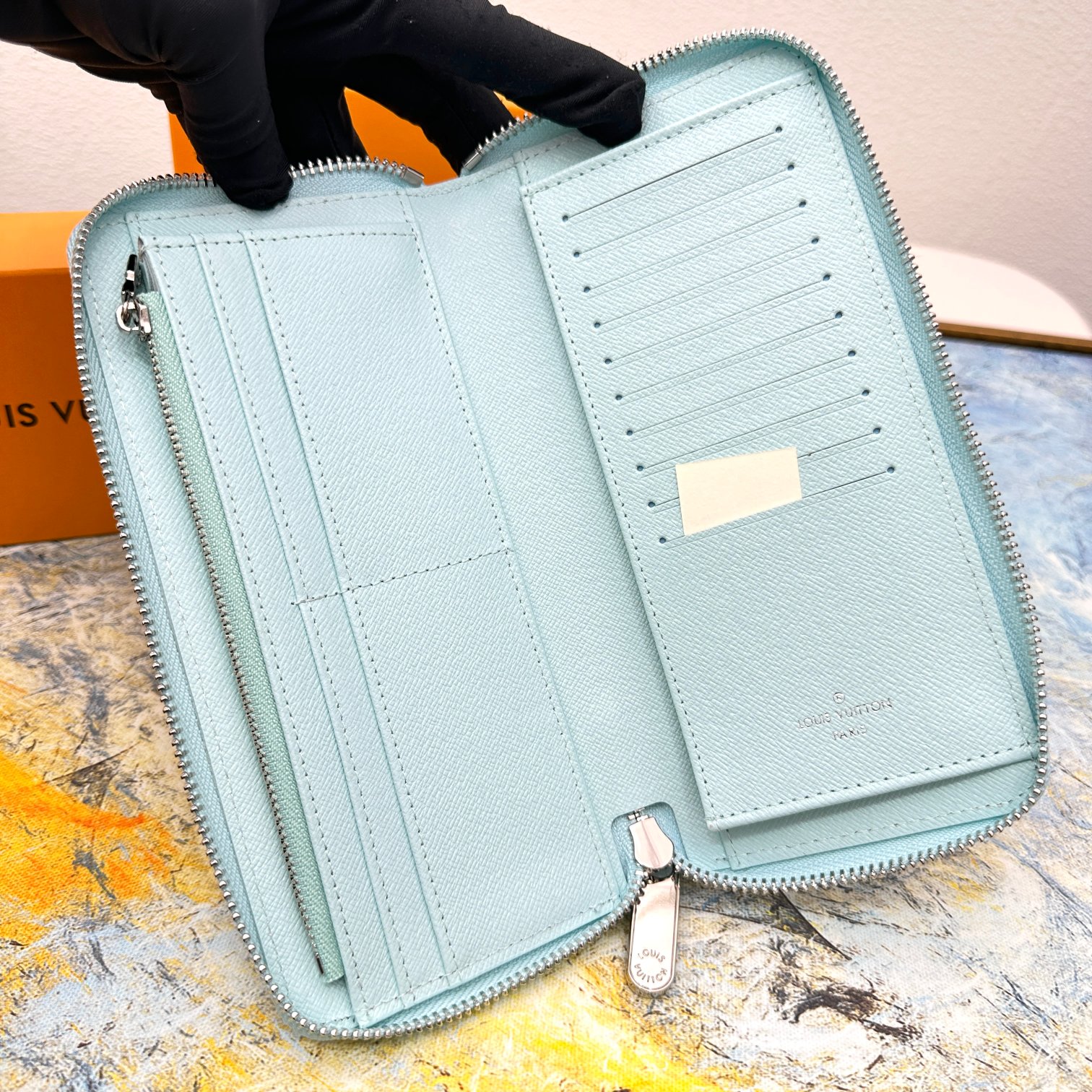 Various colors of the luxury leather wallet