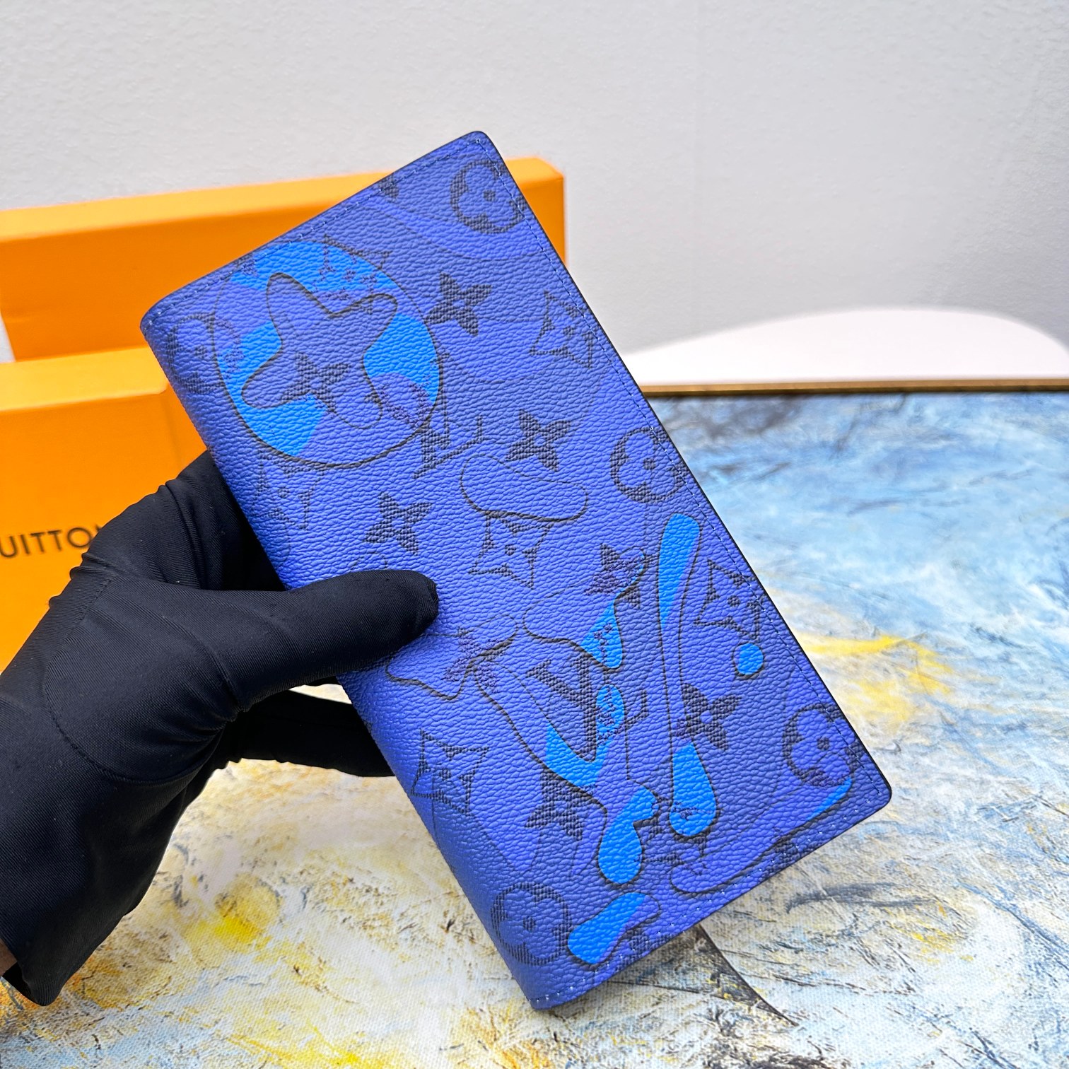 Various color options for classic bifold leather wallet