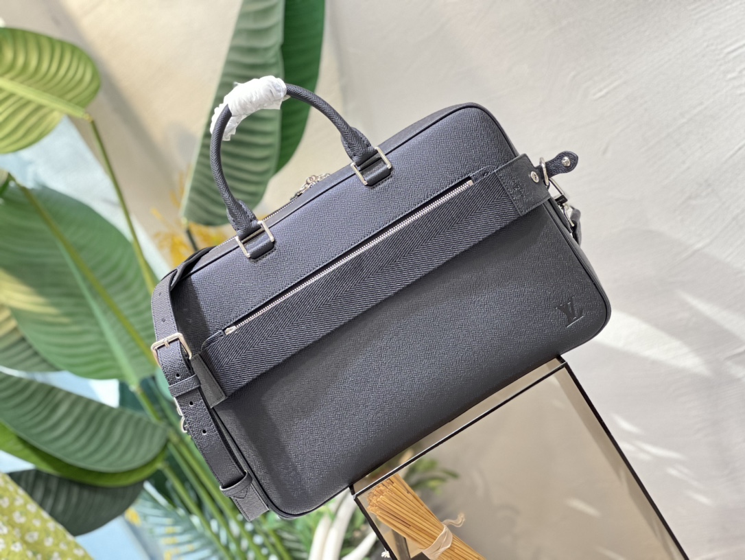 Fendi Luxury Designer Handbag Shoulder Crossbody Bag crafted in premium 2