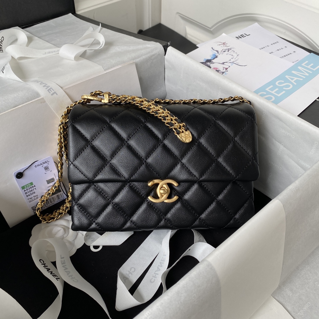 Chanel Crossbody & Shoulder Bags Black Weave Calfskin Cowhide Vintage Underarm