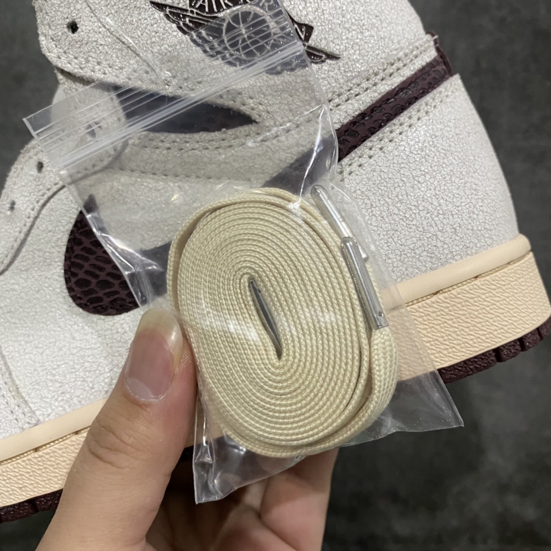 图片[8]-【莞产裁片】A Ma Maniere x Air Jordan 1 HighAMM x AJ1蛇纹龟裂 DO7097-100n除了ljr外市场最顶的一个版本n历时数月开发 原鞋比对匹配率99%n原楦原纸板 打造原鞋一致的鞋型n原厂龟裂皮料 飞翼3D高频 原厂模具鞋盒 防尘纸  塑料外壳均采购来自原厂所有细节经得起推敲 经得起对比 全码补齐供应 Size：40.5 41 42 42.5 43 44 44.5 45 46 47.5-莆田鞋批发中心