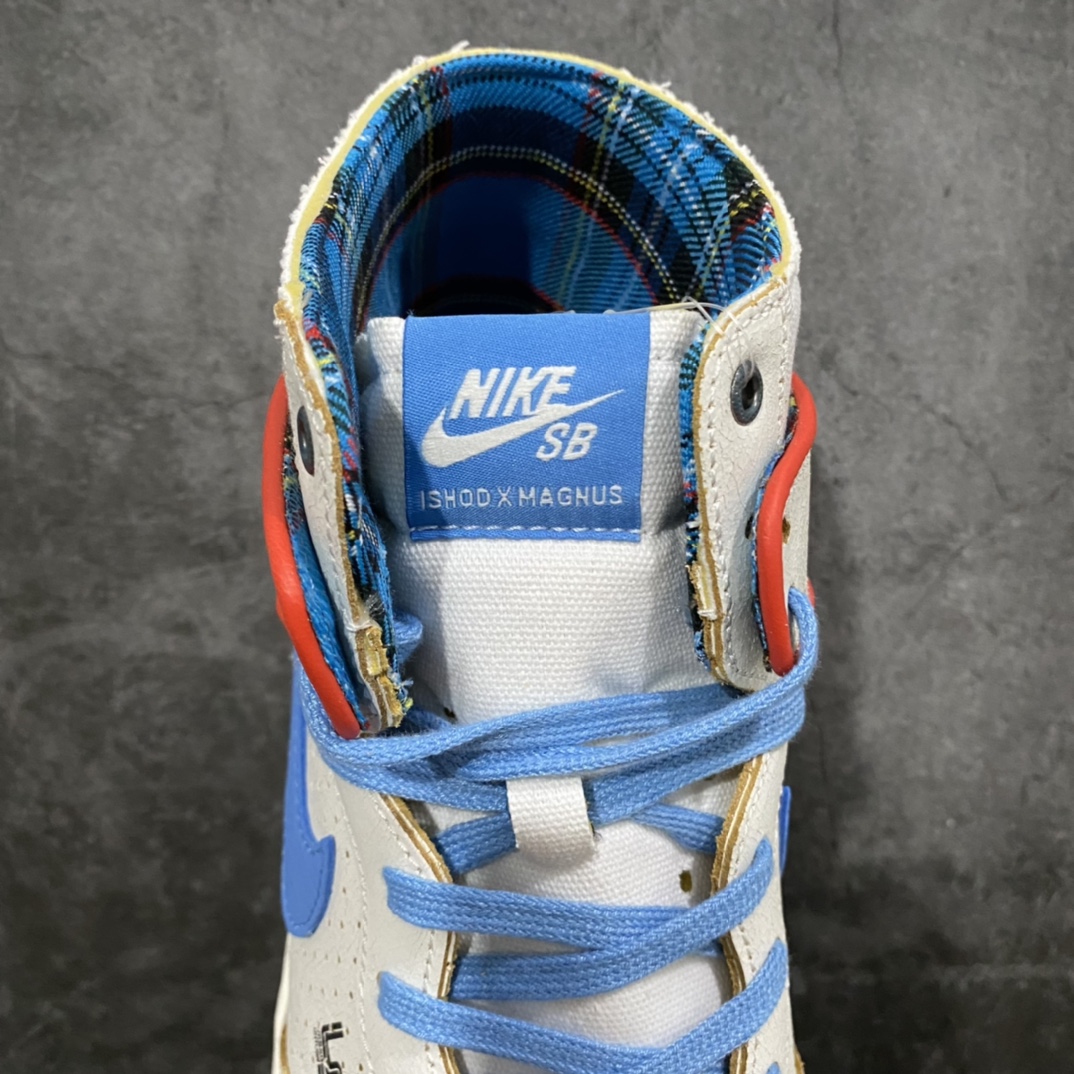 图片[8]-【纯原Y版】 Ishod Wair X Magnus Walker X Nike SB Dunk High Pro Decon QS 白蓝红 保时捷911 货号：DH7683-100n本次Nike SB携手天才滑手Ishod Wair与洛杉矶汽车收藏家Magnus Walker,联手推出这款特别版SB Dunk High Pro，以此向Ishod对汽车的热爱表达致敬。该鞋款的设计灵感源自一部知名的德国跑车，其皮革鞋面表层会随着时间推移而磨损，逐渐显露出隐藏在下方的金色内层，以此呼应这部跑车的原始色调;后跟和鞋舌处则饰有英国国旗刺绣，同时左右脚鞋子的内侧均搭配花呢格纹衬里。nSize: 36 36.5 37.5 38 38.5 39 40 40.5 41 42 42.5 43 44 44.5 45 46 47.5-莆田鞋批发中心