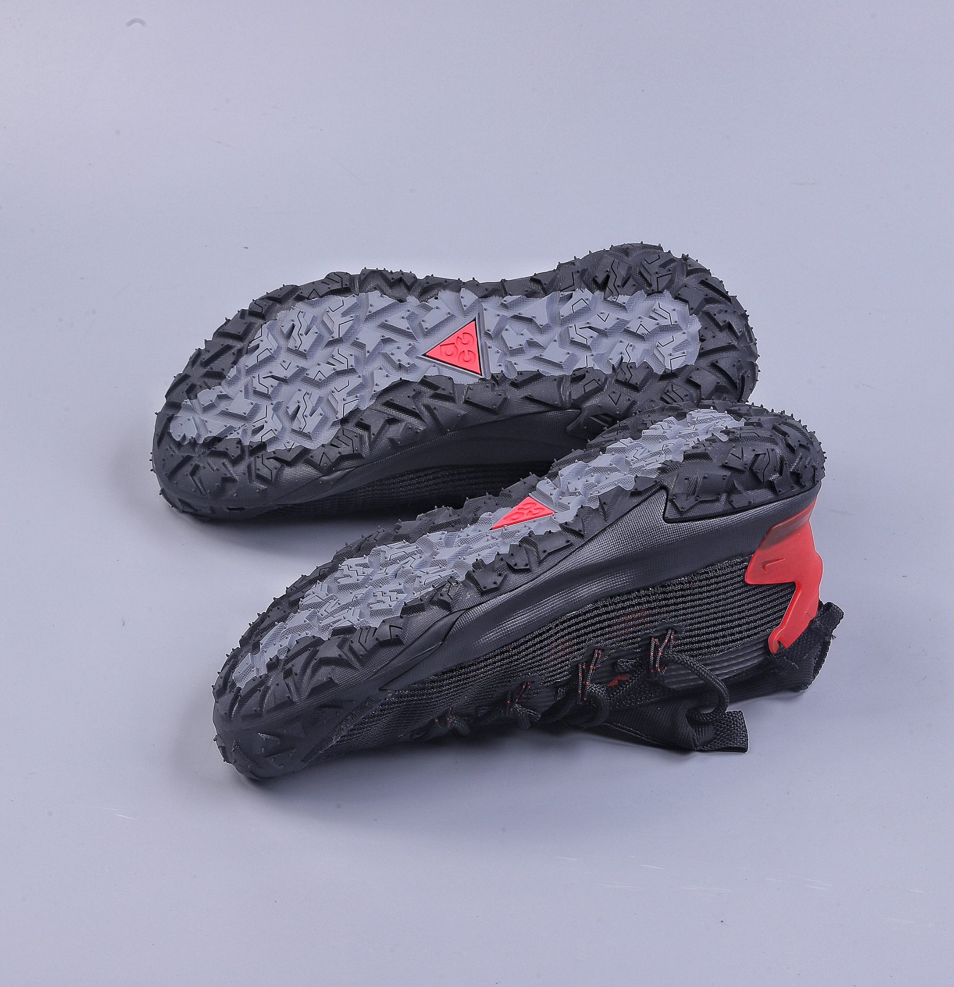 200 Nike ACG Mountain Fly Low “Fossil Stone” DQ7947-007