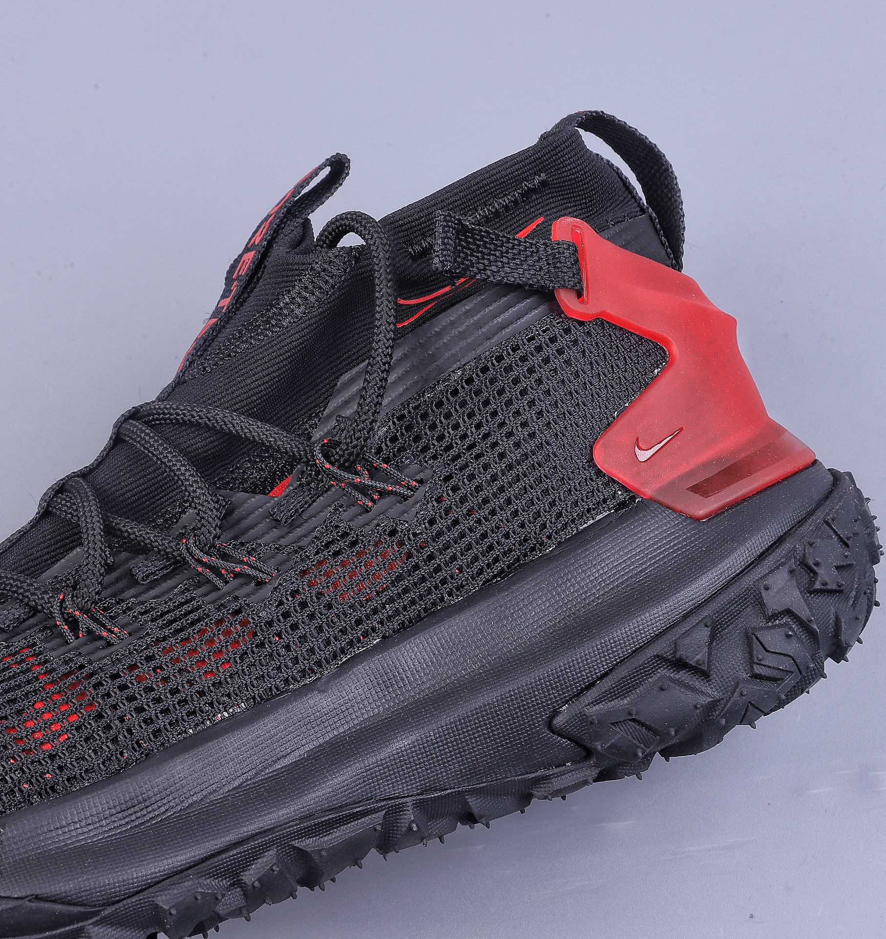 200 Nike ACG Mountain Fly Low “Fossil Stone” DQ7947-007