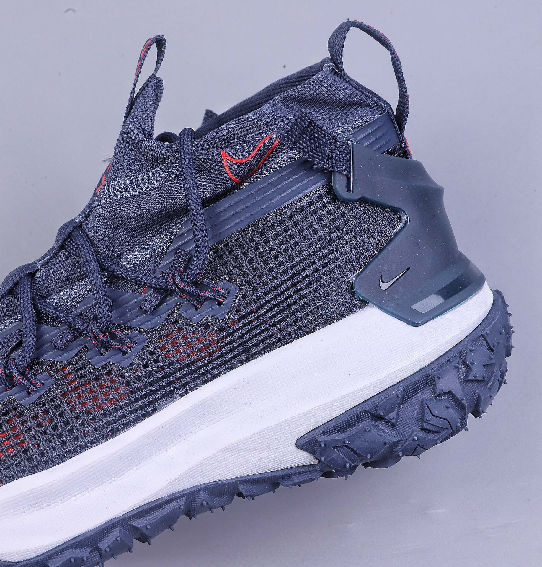 200 Nike ACG Mountain Fly Low “Fossil Stone”  DQ7947-015