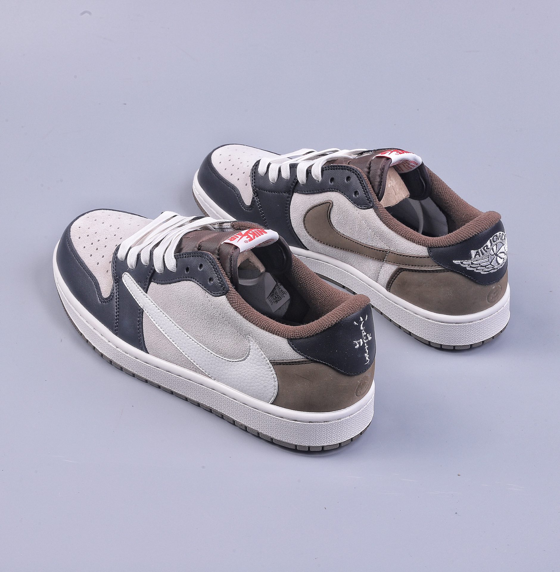 220 Travis Scott x Fragment x Air Jordan 1 Low TS联名倒勾低帮板鞋  DM7866-902