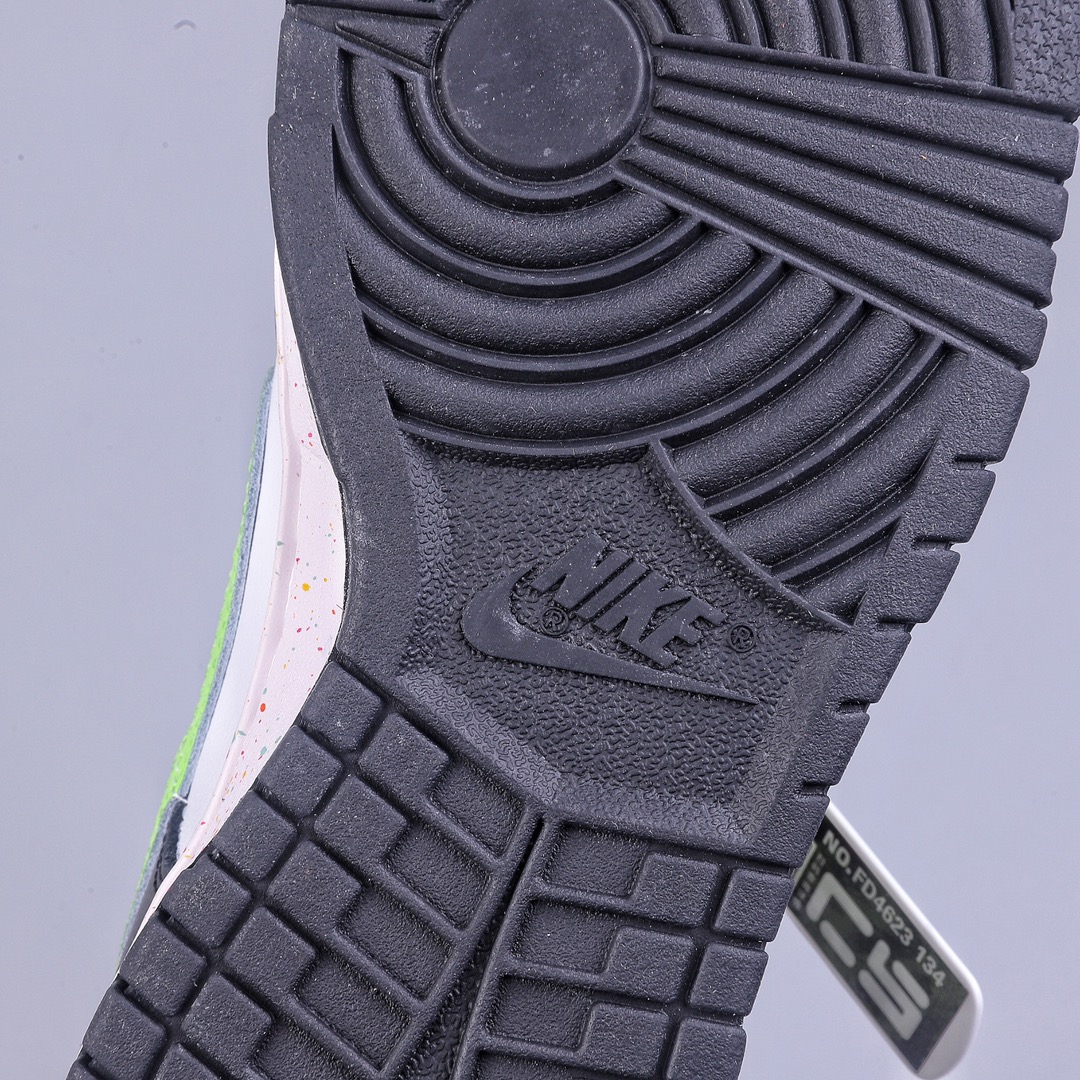240 CS NIKE SB Dunk Low 绑带 黑白绿  FD4623-134