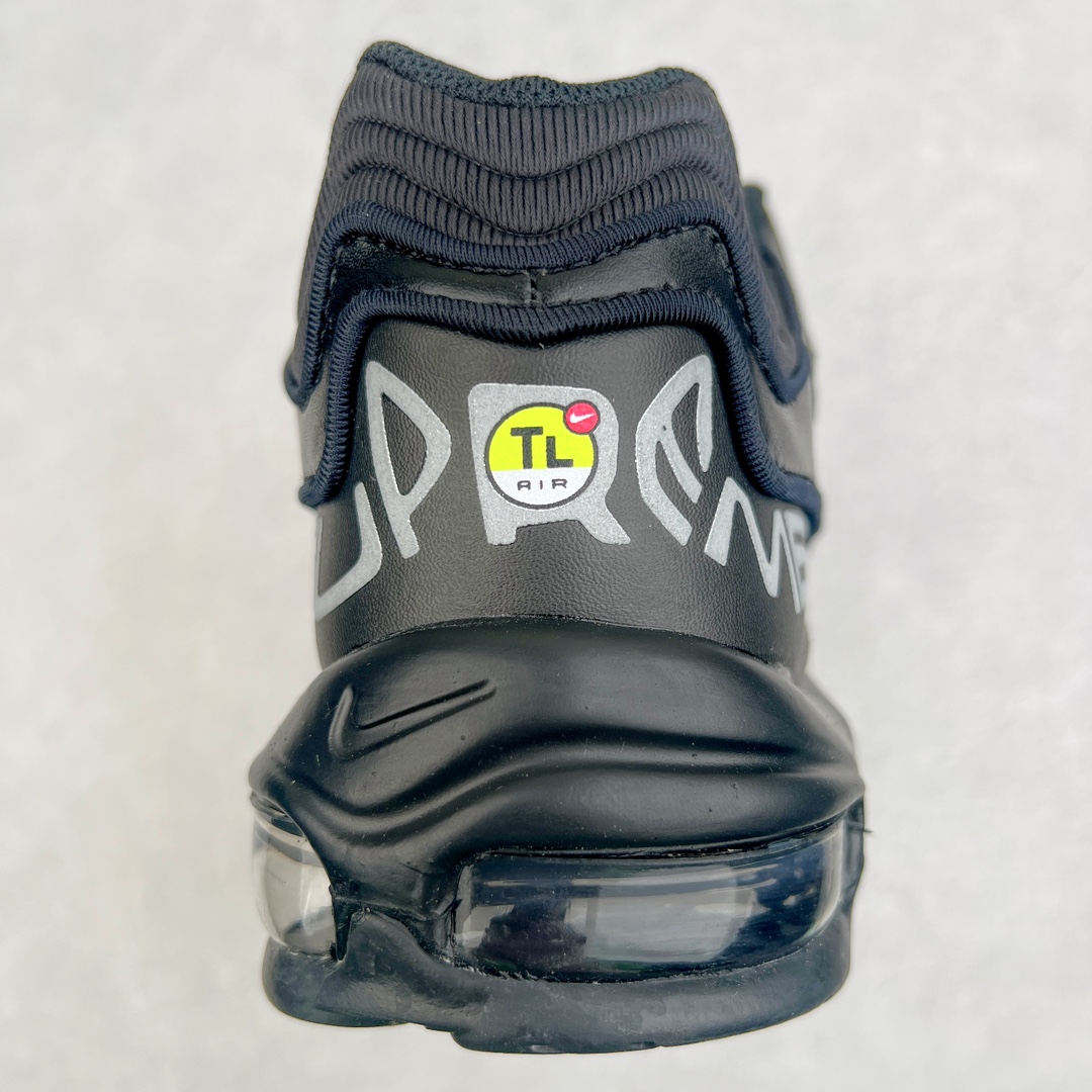 图片[8]-＃纯原 Supreme x NK Air Max 98 TL SP 系列低帮经典复古百搭休闲运动气垫慢跑鞋 Sup联名 DR1033-001 Supreme x Air Max 98 TL 最新联名鞋款正式登场！继合作发布 SB Blazer Mid 之后，Supreme 与 NK 再度为 2022 秋季带来联名新作，共同打造 Air Max 98 TL 全新联名鞋款。本次联名鞋款共推出黑色、白色、粉色与棕色四种选择，鞋面采用合成皮革与针织网眼构成，搭配反光 TPU 覆盖层提升视觉层次。鞋侧迷你 Swoosh Logo、鞋跟变形的 Supreme 字样以及鞋带皆配备反光元素，最后搭载 Air Max 98 经典的全掌外露 Air 气垫以及橡胶外底完成设计。尺码：36 36.5 37.5 38 38.5 39 40 40.5 41 42 42.5 43 44 44.5 45-选品中心