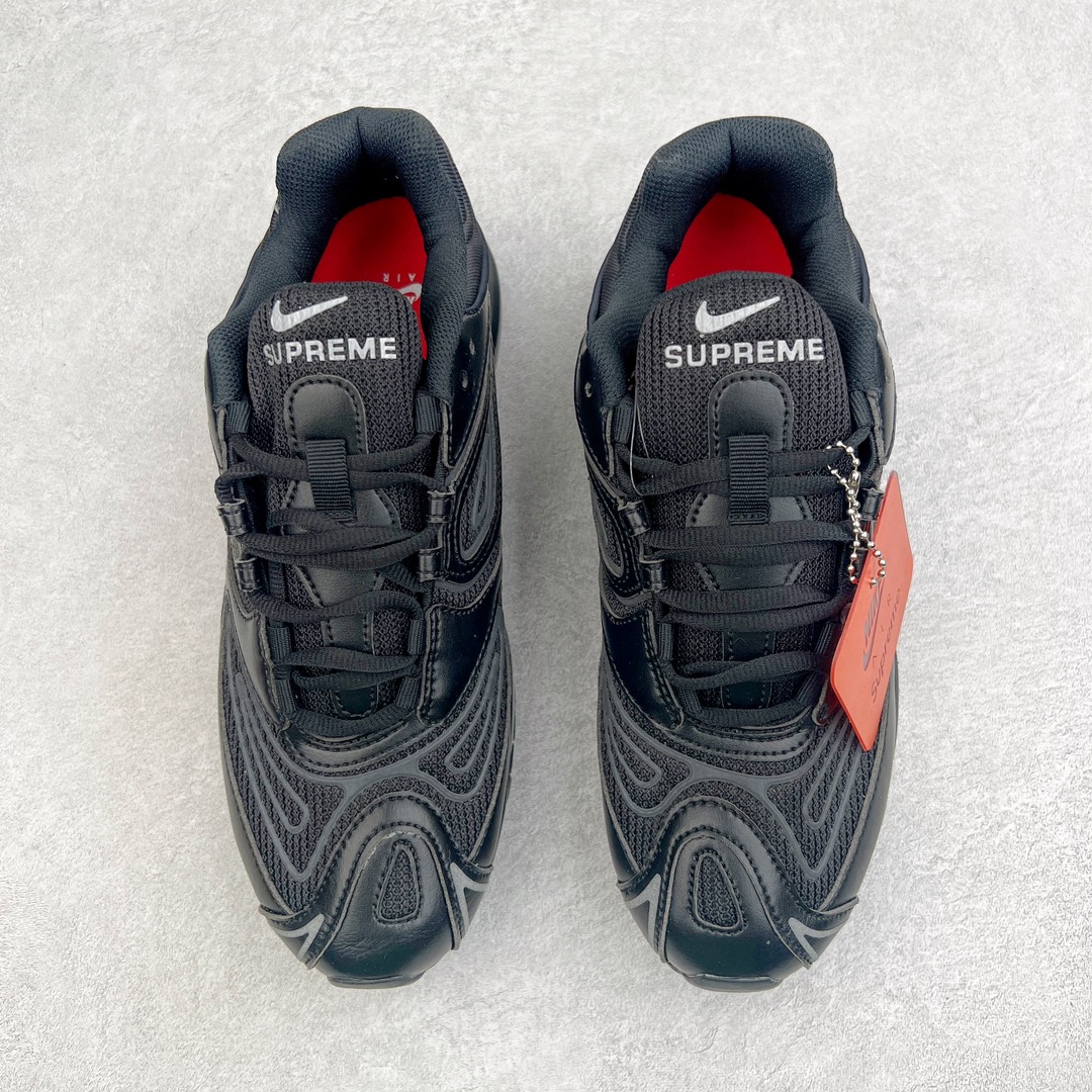 图片[2]-＃纯原 Supreme x NK Air Max 98 TL SP 系列低帮经典复古百搭休闲运动气垫慢跑鞋 Sup联名 DR1033-001 Supreme x Air Max 98 TL 最新联名鞋款正式登场！继合作发布 SB Blazer Mid 之后，Supreme 与 NK 再度为 2022 秋季带来联名新作，共同打造 Air Max 98 TL 全新联名鞋款。本次联名鞋款共推出黑色、白色、粉色与棕色四种选择，鞋面采用合成皮革与针织网眼构成，搭配反光 TPU 覆盖层提升视觉层次。鞋侧迷你 Swoosh Logo、鞋跟变形的 Supreme 字样以及鞋带皆配备反光元素，最后搭载 Air Max 98 经典的全掌外露 Air 气垫以及橡胶外底完成设计。尺码：36 36.5 37.5 38 38.5 39 40 40.5 41 42 42.5 43 44 44.5 45-选品中心