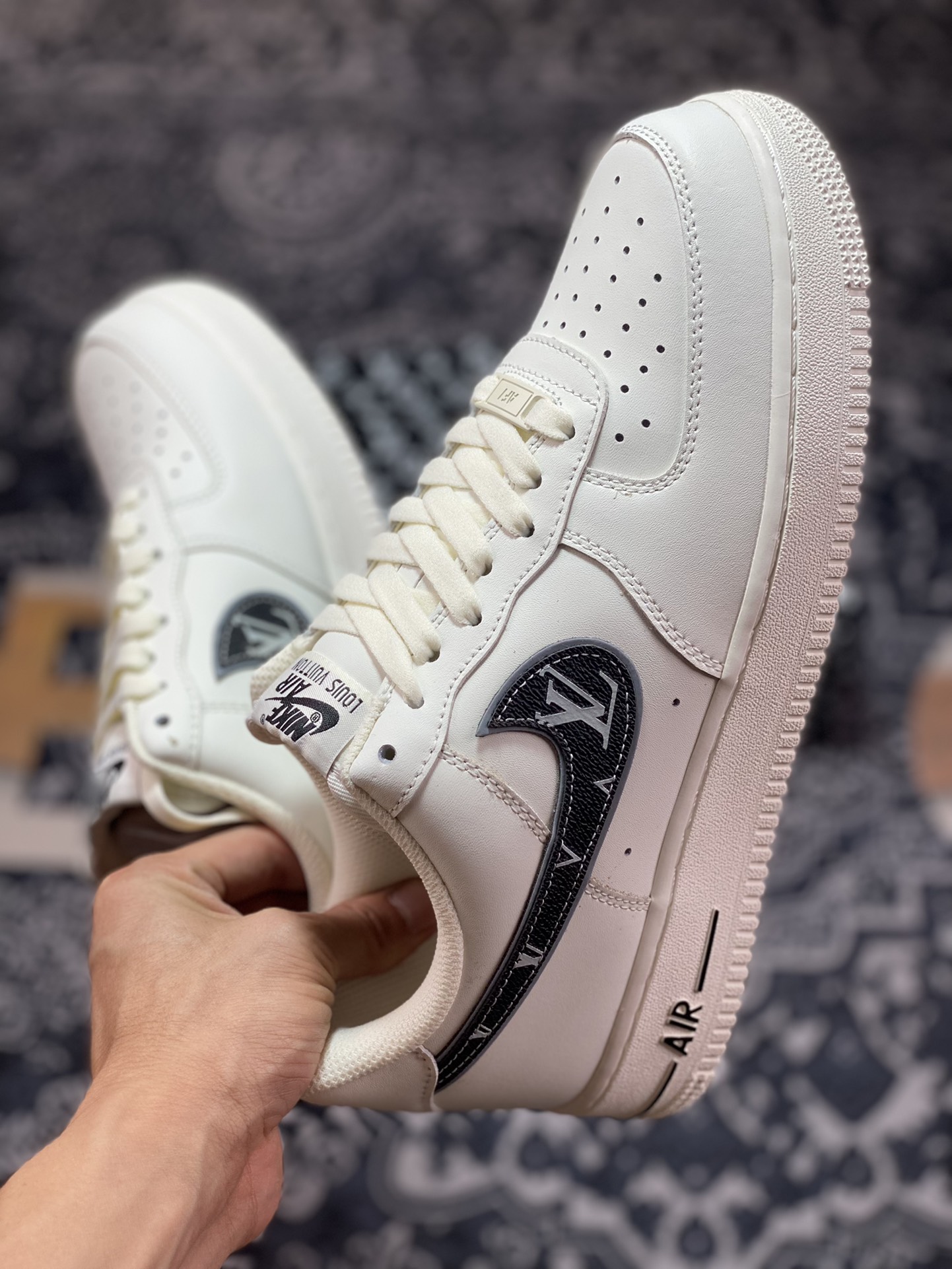 240 Louis Vuitton x Nike Air Force 1'07 LV8 Low”White/Black Monogram”空军一号板鞋“皮革米白黑灰LV老花钩子”KV3696-660