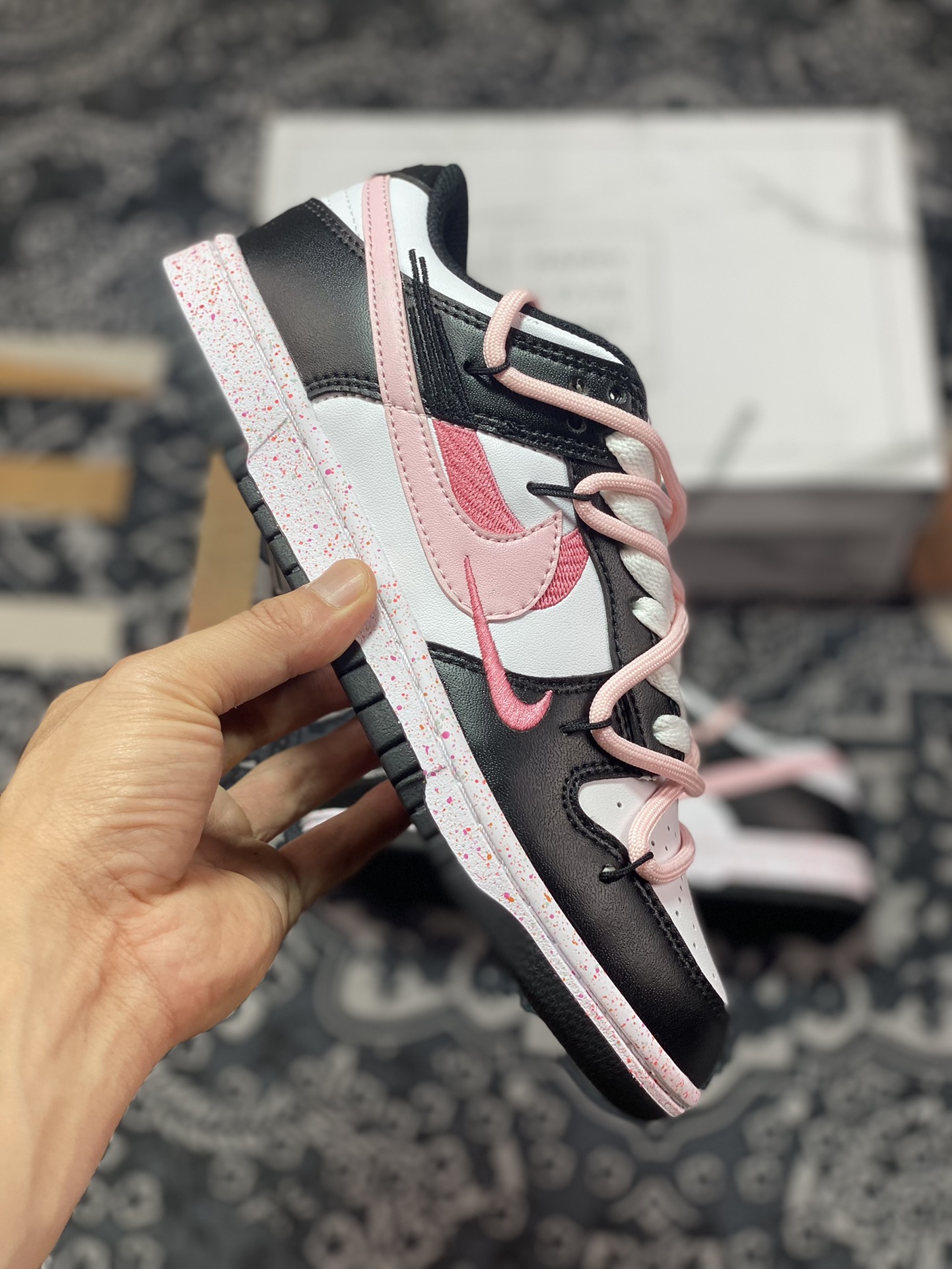 240 Nike SB Dunk Low”Multi-Color/Swoosh”扣篮系列低帮板鞋“熊猫黑白淡粉绑绳三钩子”FD4623-131