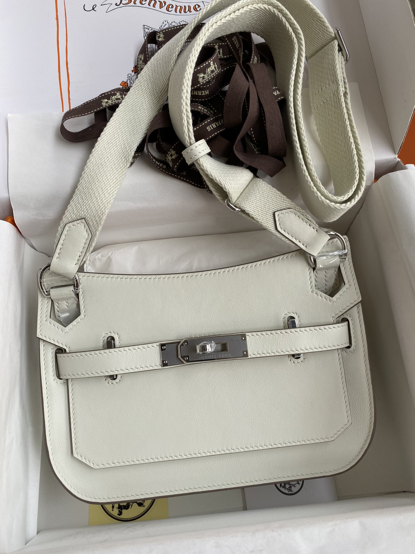 NO:811989,Jysiere mini bag mini gypsy 22cm imported Swift leather mushroom white silver buckle, Hermes, hermes, stuart weitzman, Hermes,19860909Jysiere mini bag迷你吉普赛 22cm 进口Swift皮 蘑菇白 银扣,爱马仕,hermes,stuart weitzman,Hermes,,Bag