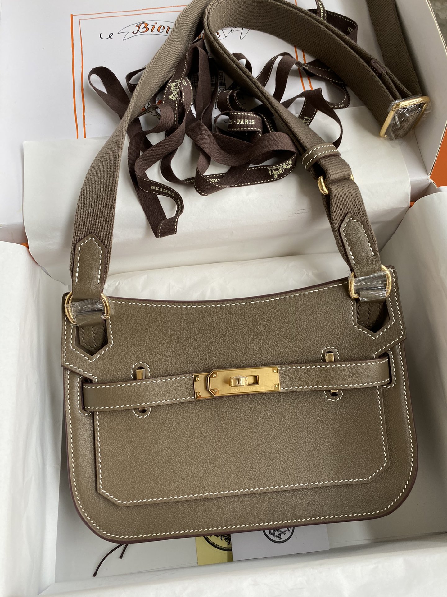NO:811961,Jysiere mini bag mini gypsy 22cm imported Swift leather elephant gray gold buckle, Hermes, hermes, stuart weitzman, Hermes,19860909Jysiere mini bag迷你吉普赛 22cm 进口Swift皮 大象灰 金扣,爱马仕,hermes,stuart weitzman,Hermes,,Bag