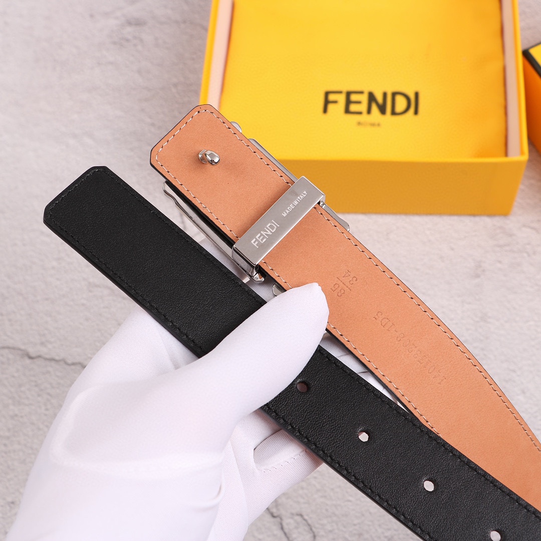 
FENDl（芬迪）专柜同款 女士腰带 宽3.0CM 双面头层牛皮制作 搭配经典FF纯铜扣 经典时尚 潮