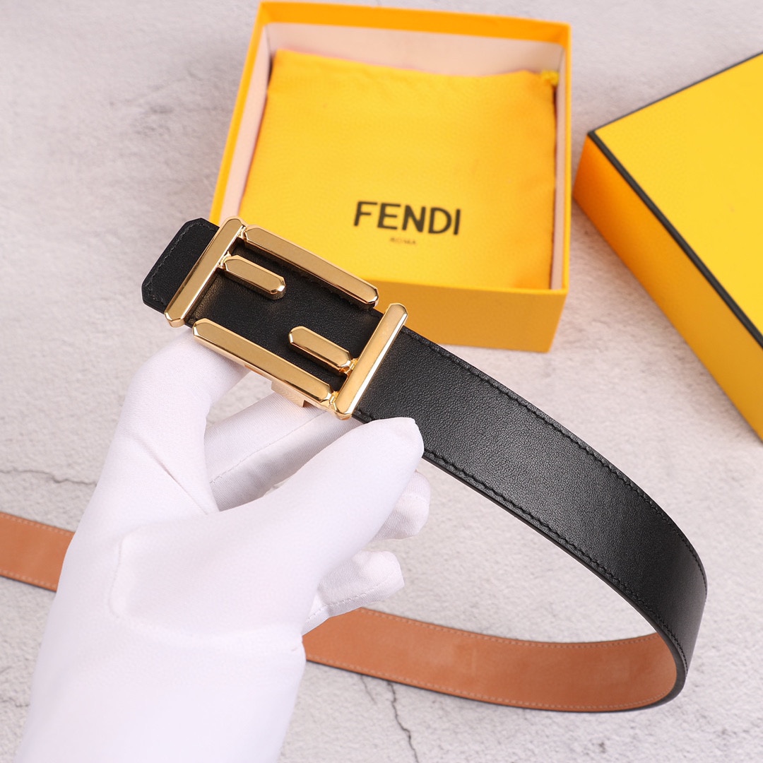 
FENDl（芬迪）专柜同款 女士腰带 宽3.0CM 双面头层牛皮制作 搭配经典FF纯铜扣 经典时尚 潮
