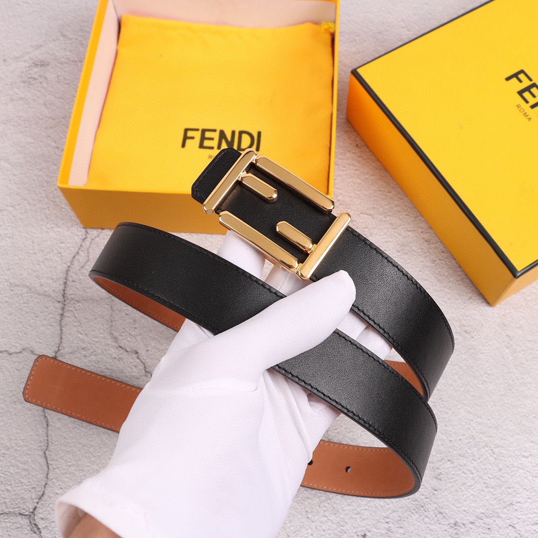 
FENDl（芬迪）专柜同款 女士腰带 宽3.0CM 双面头层牛皮制作 搭配经典FF纯铜扣 经典时尚 潮