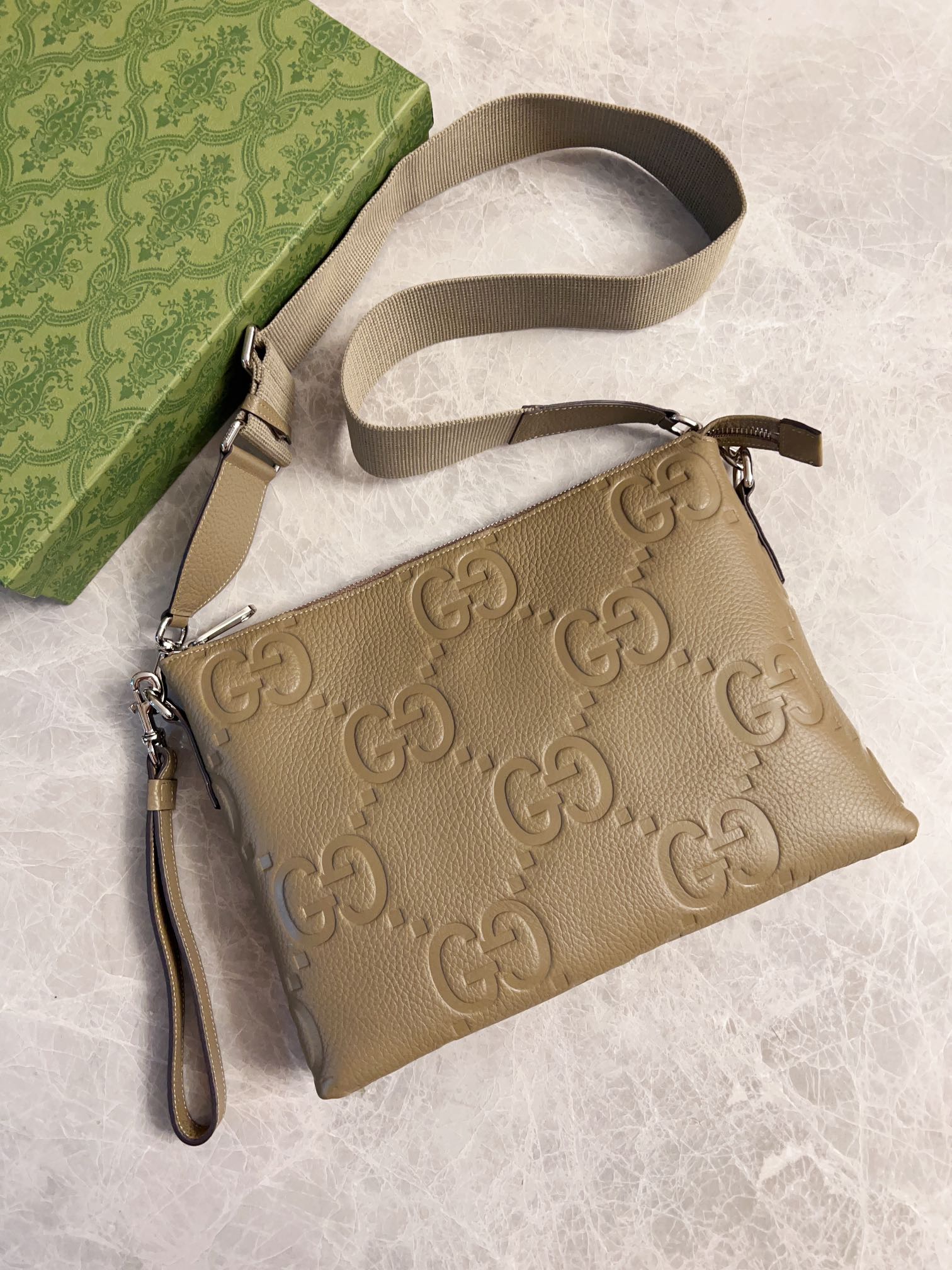 NO:718279,The new GG Ophidia new super double G series zipper handbag/crossbody bag, shipped in G original leather!  Size 31x24.5x4.5cm, model 696009, Gucci wallet, gucci, wallets19860909新款GG Ophidia全新超级双G系列拉链手包/斜跨包,压G原厂皮出货！尺寸31x24.5x4.5cm,型号696009,Gucci钱包,gucci,wallets,欧美剧