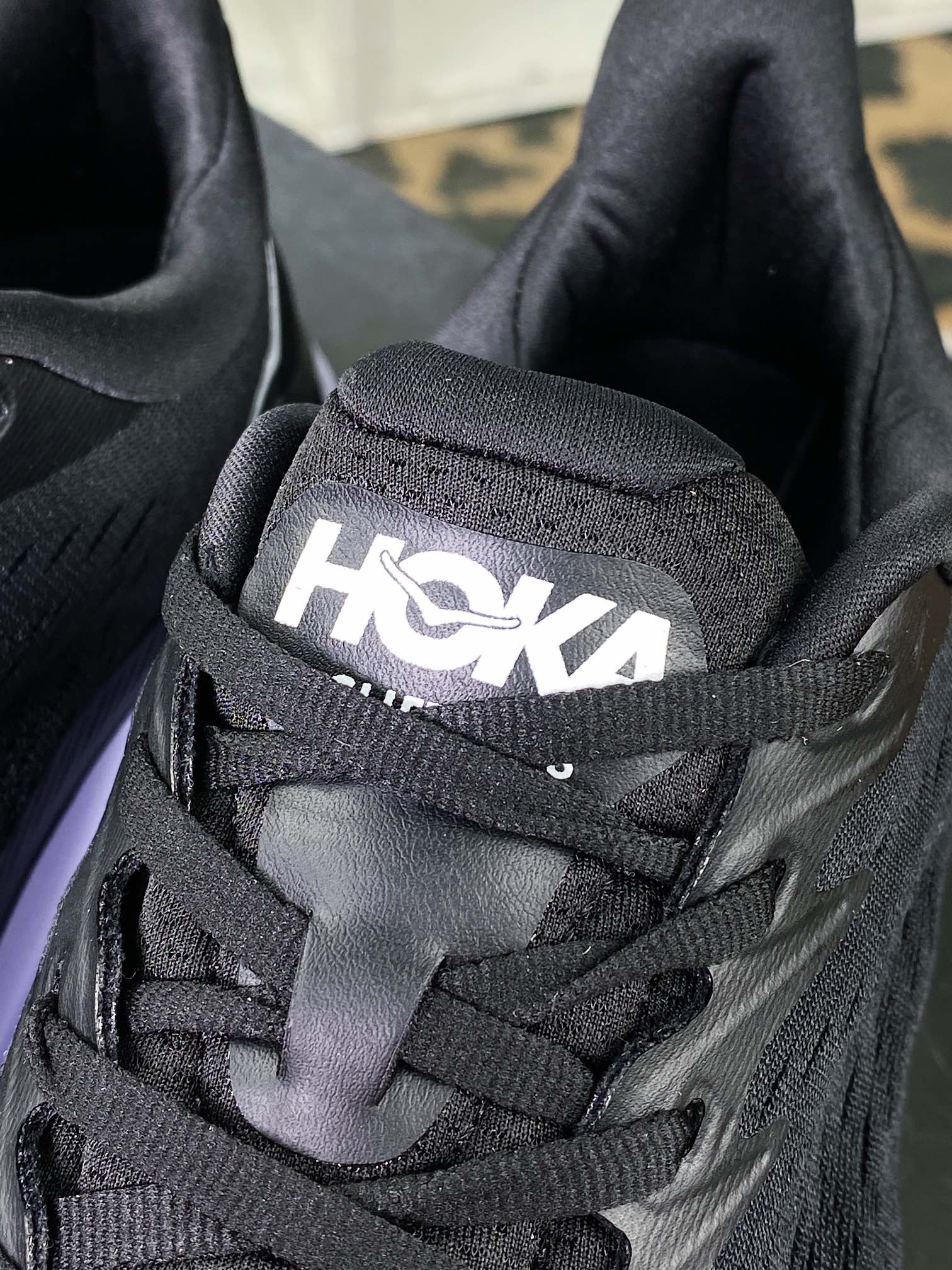 HOKA ONE ONE Bondi 8 Low series low-cut thick-soled lightweight casual sports jogging shoes ”Mesh black and white LOGO” 1127952/BWHF